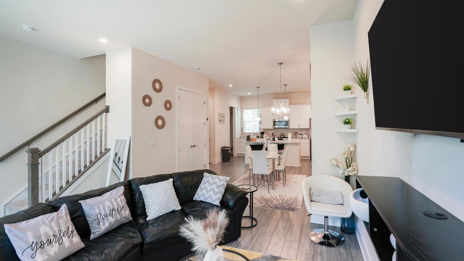 Stylish 3br In Clt, Close To Downtown, Airport, Wfh & Parking & Family Friendly & Business Ready *