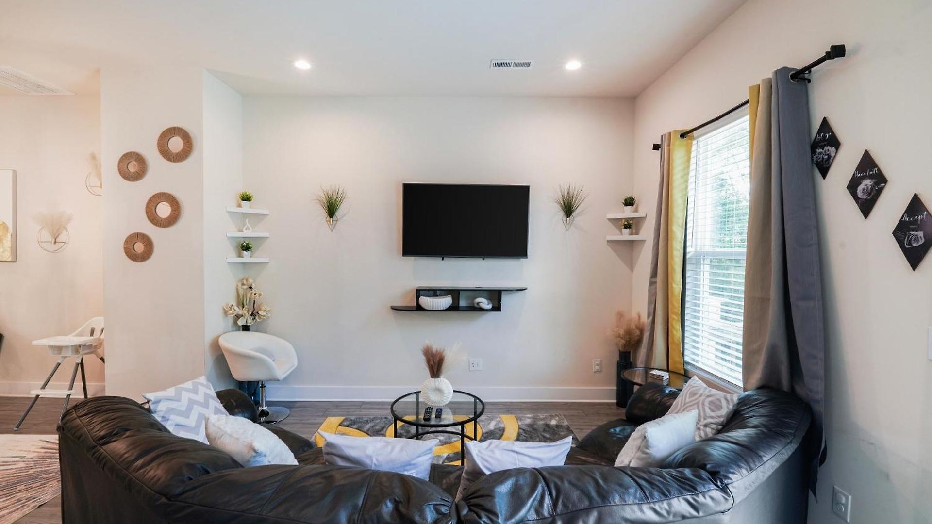 Holiday home Stylish 3br In Clt, Close To Downtown, Airport, Wfh & Parking & Family Friendly & Business Ready