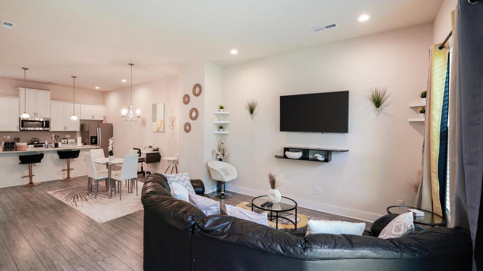 Stylish 3br In Clt, Close To Downtown, Airport, Wfh & Parking & Family Friendly & Business Ready Holiday home