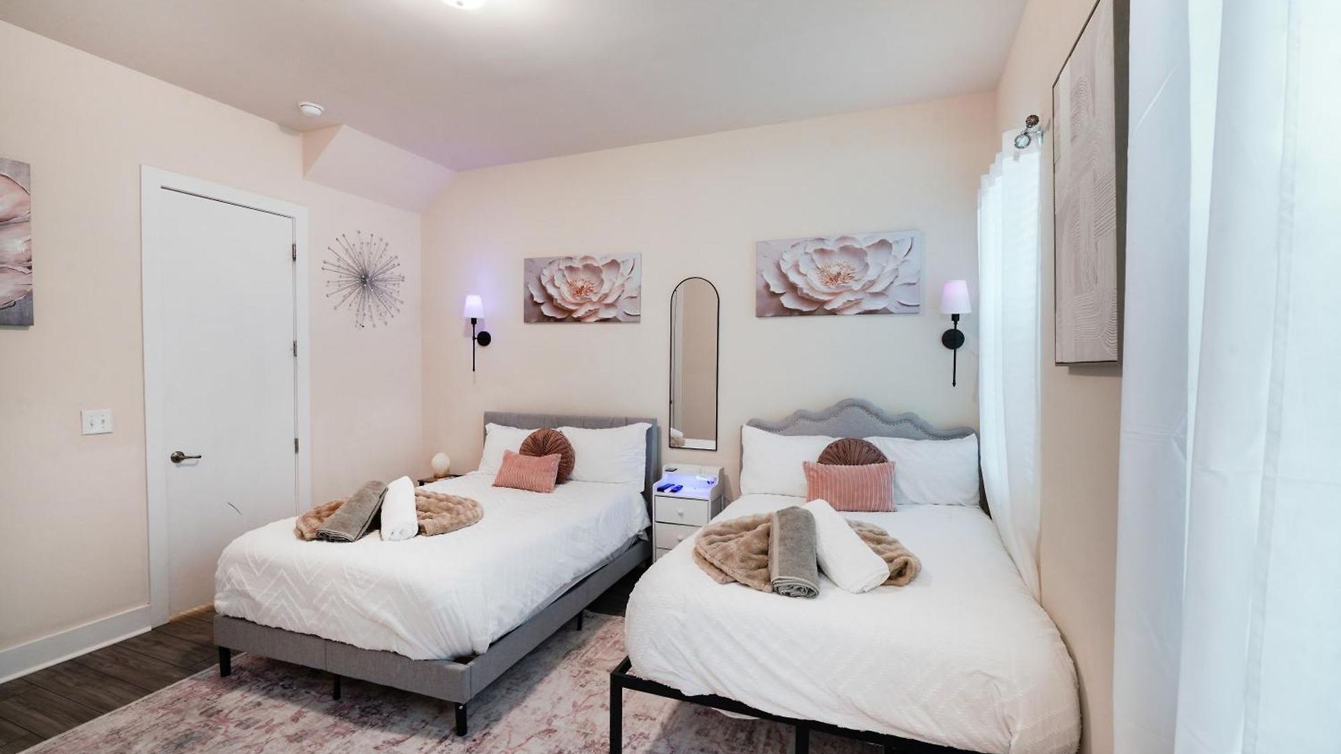 Holiday home Stylish 3br In Clt, Close To Downtown, Airport, Wfh & Parking & Family Friendly & Business Ready