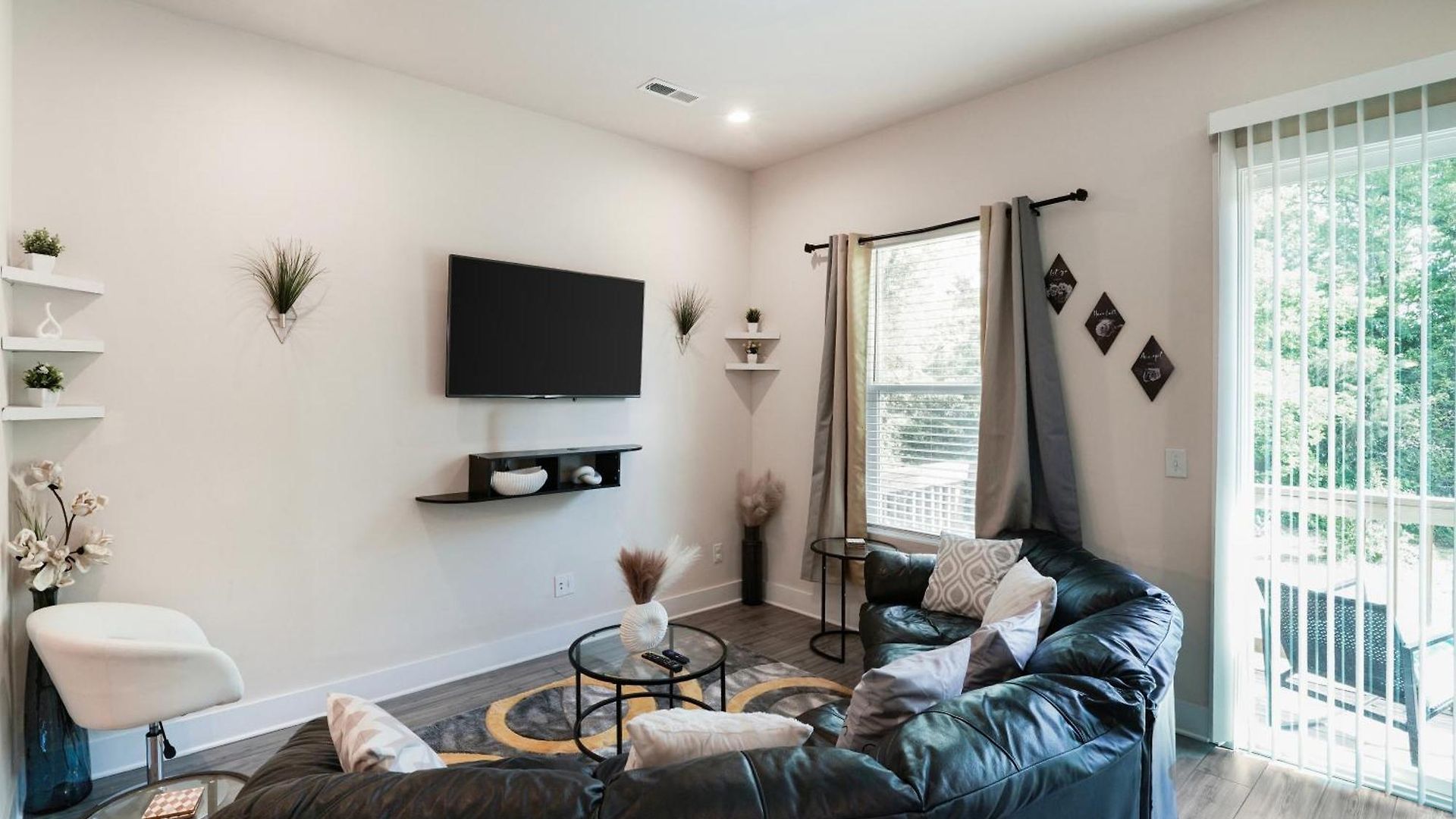 Stylish 3br In Clt, Close To Downtown, Airport, Wfh & Parking & Family Friendly & Business Ready *