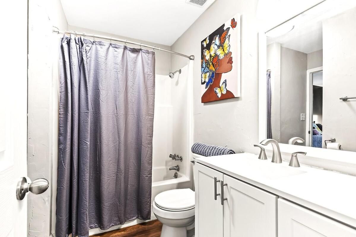 Luxe 2br 2 Bath Prime Uptown With Free Parking *