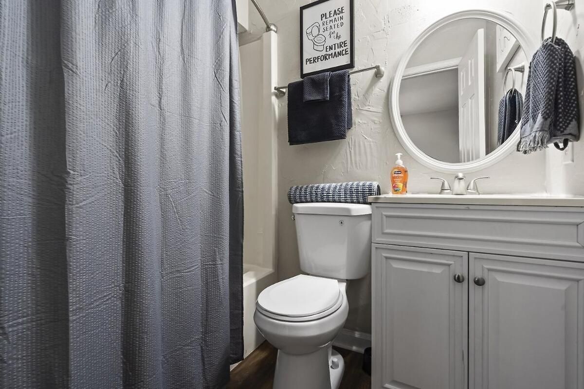 Luxe 2br 2 Bath Prime Uptown With Free Parking Apartment