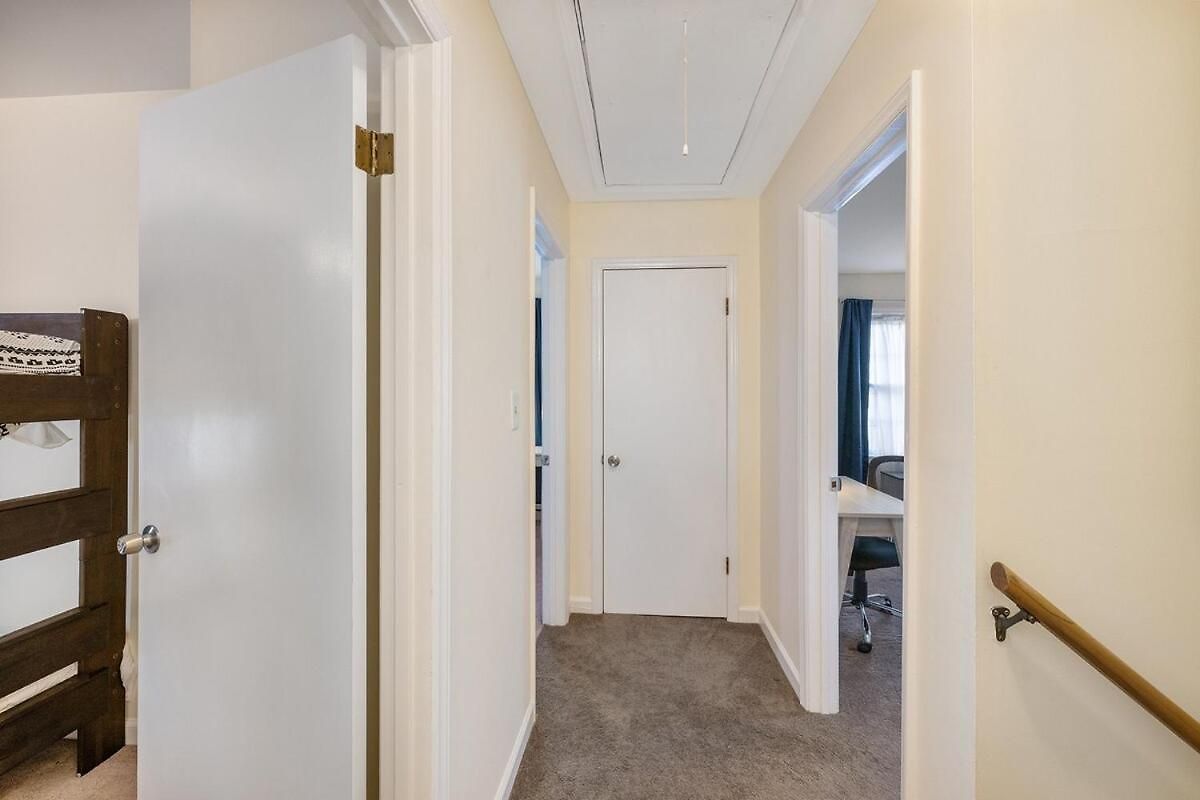 Holiday home New! Special Intro Rate! Walkable, Fenced-in Yard *
