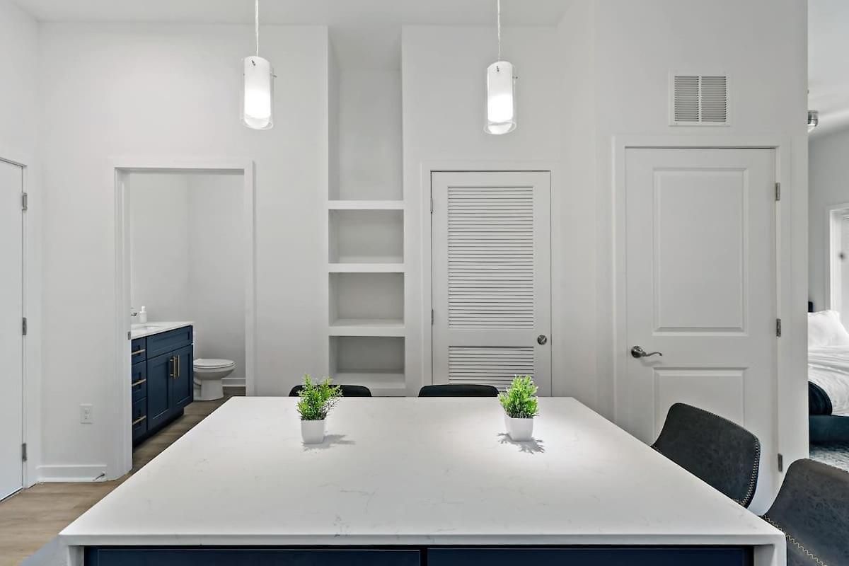 Chic - 5 Min Dt, Gym, Parking, W-d - Sleeps 6