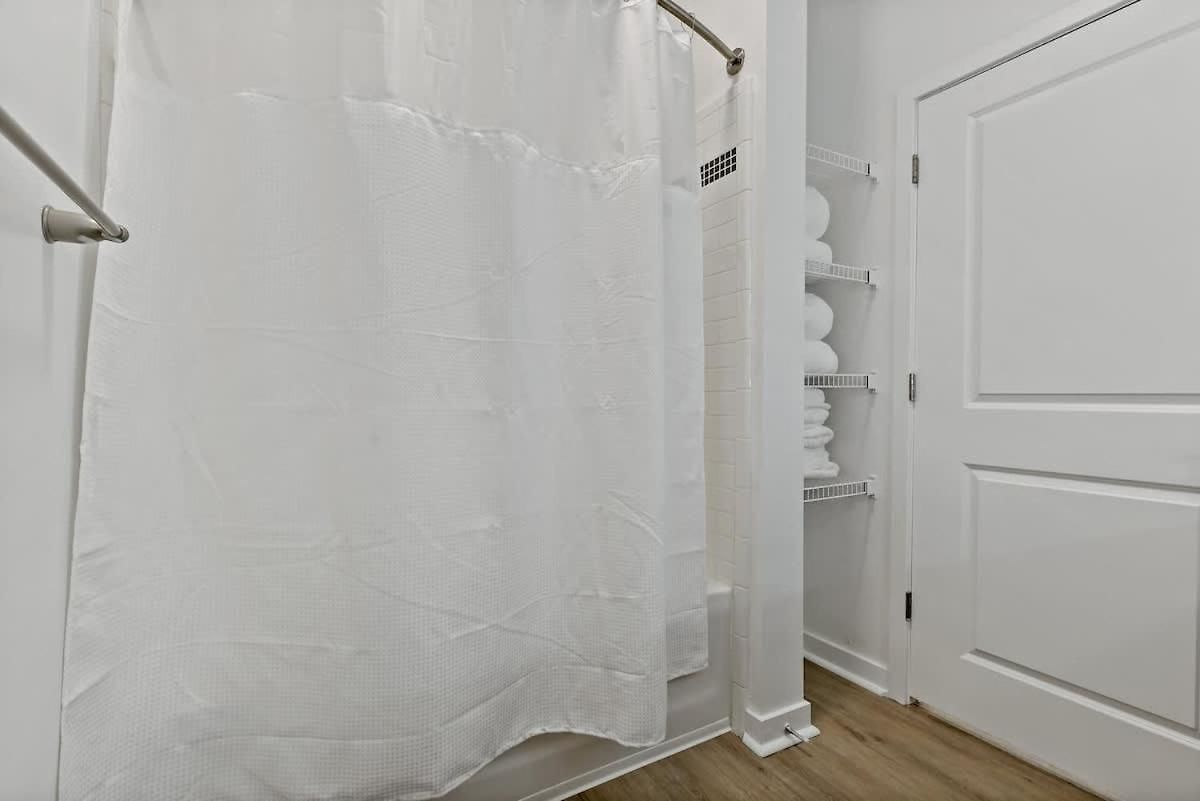 Apartment Chic - 5 Min Dt, Gym, Parking, W-d - Sleeps 6 Charlotte