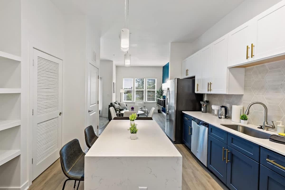 Chic - 5 Min Dt, Gym, Parking, W-d - Sleeps 6 Charlotte
