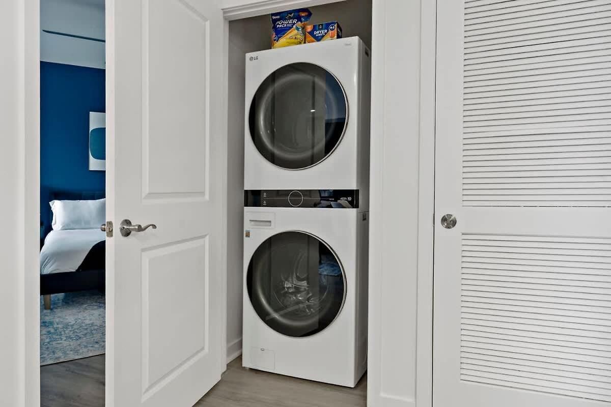 Luxe 1bd - 5 Min Dt, Gym, Parking, W-d - Sleeps 6 * Charlotte