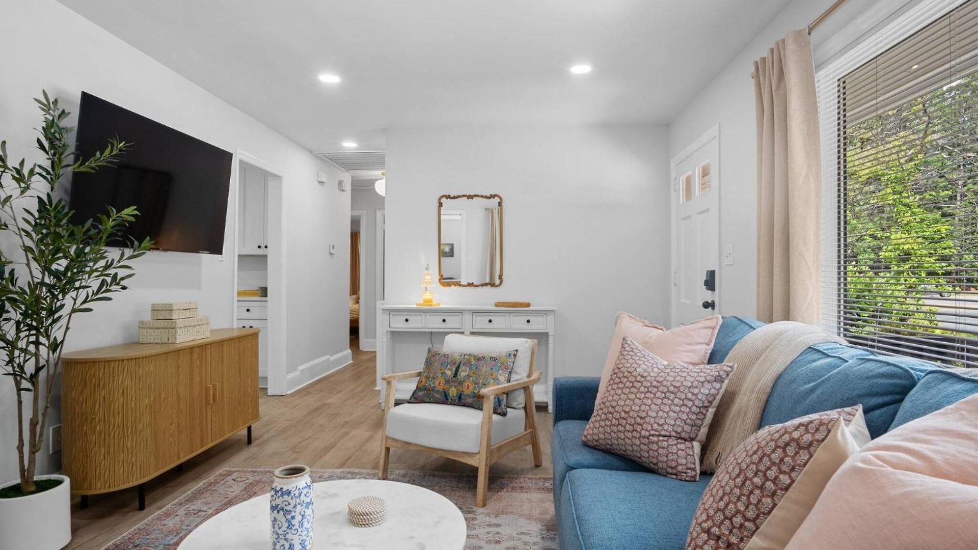 Backyard, Game Room, 15 Min To Downtown & Unc
