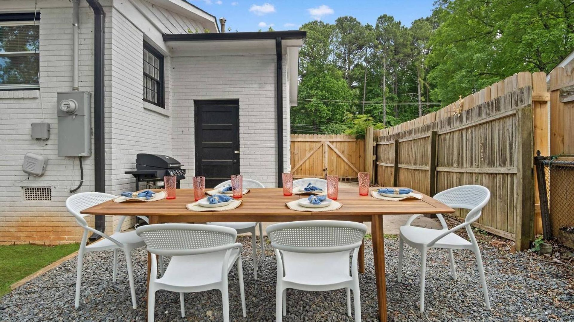 Backyard, Game Room, 15 Min To Downtown & Unc Holiday home *