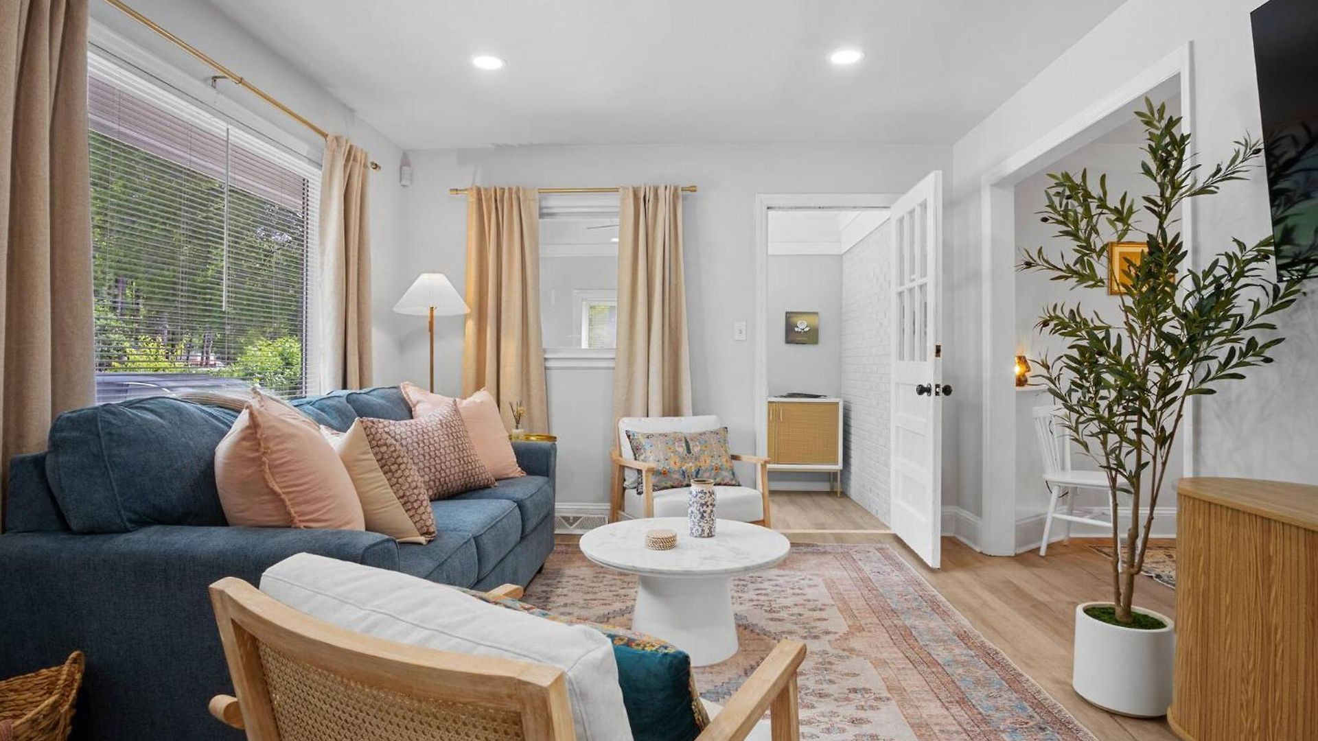 Backyard, Game Room, 15 Min To Downtown & Unc