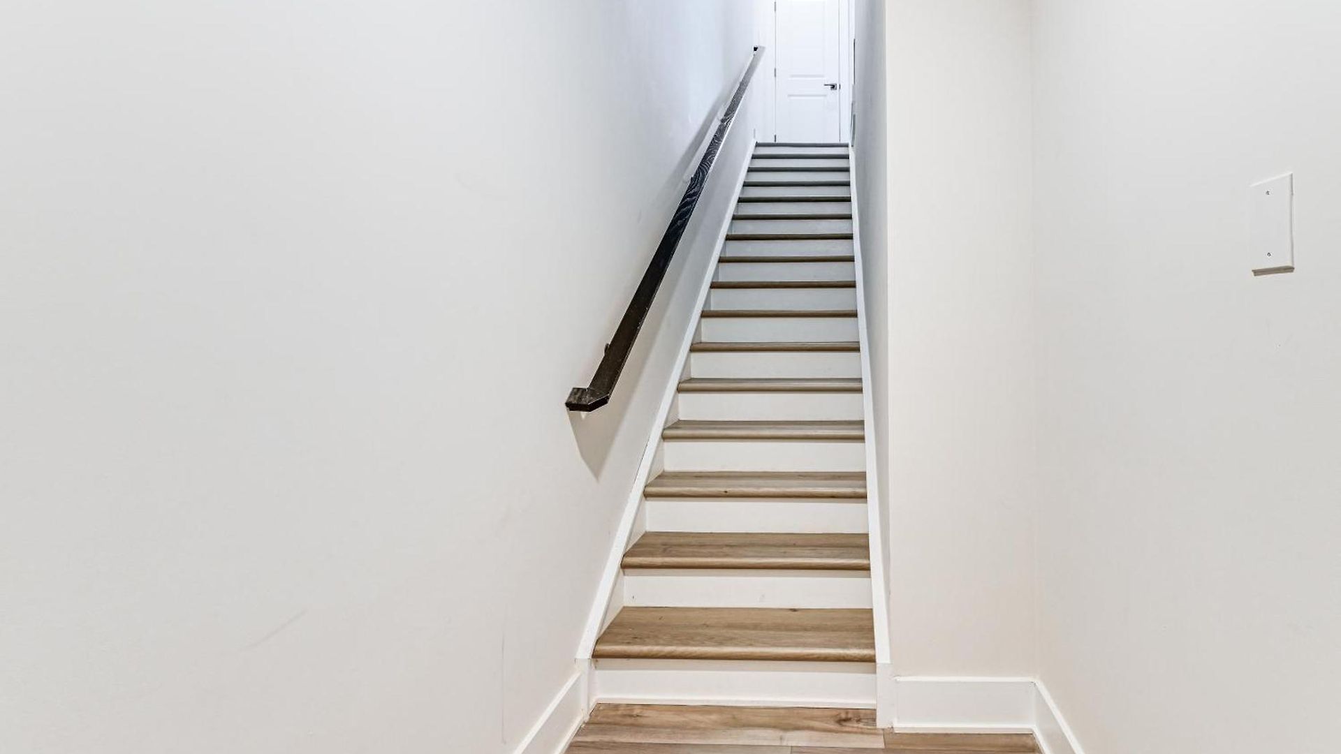 2 Mi To Uptown Charlotte: Townhome W/ Balconies! * Charlotte