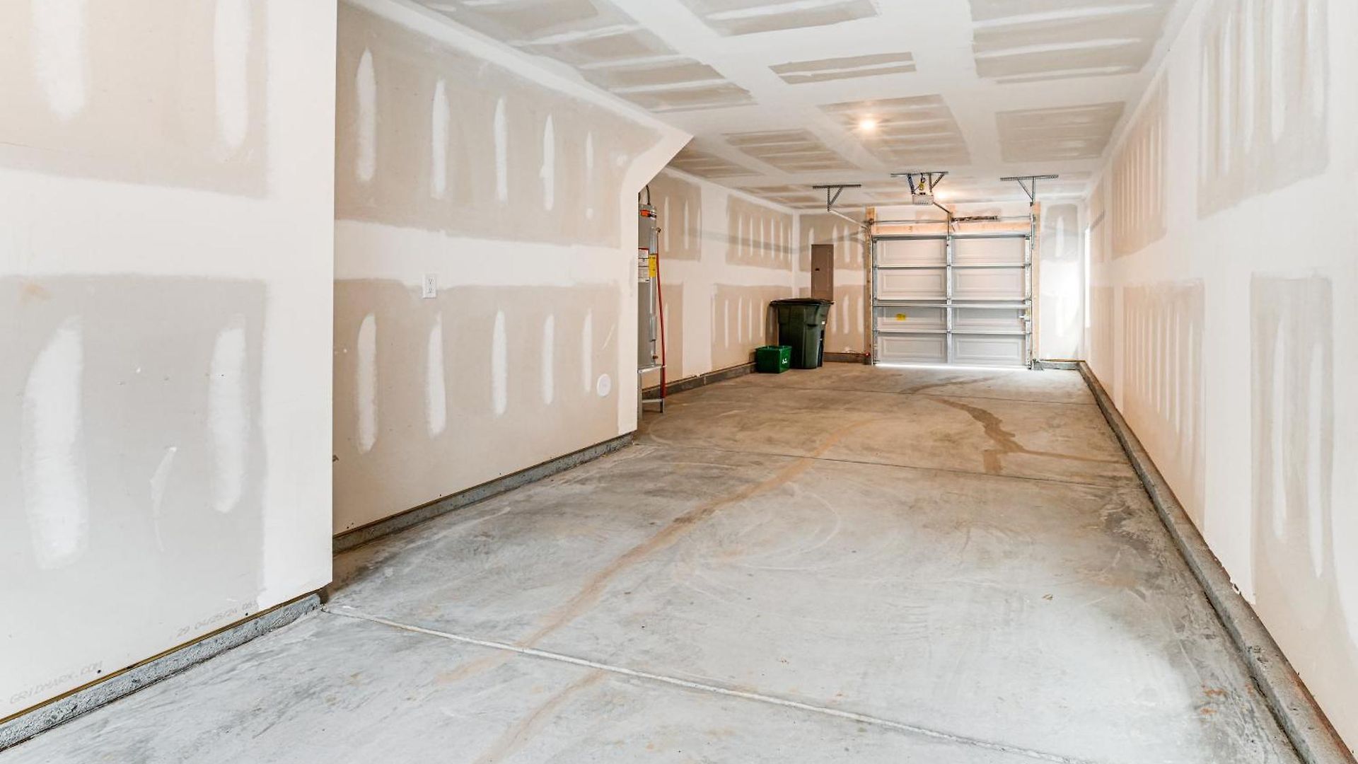 2 Mi To Uptown Charlotte: Townhome W/ Balconies! Holiday home