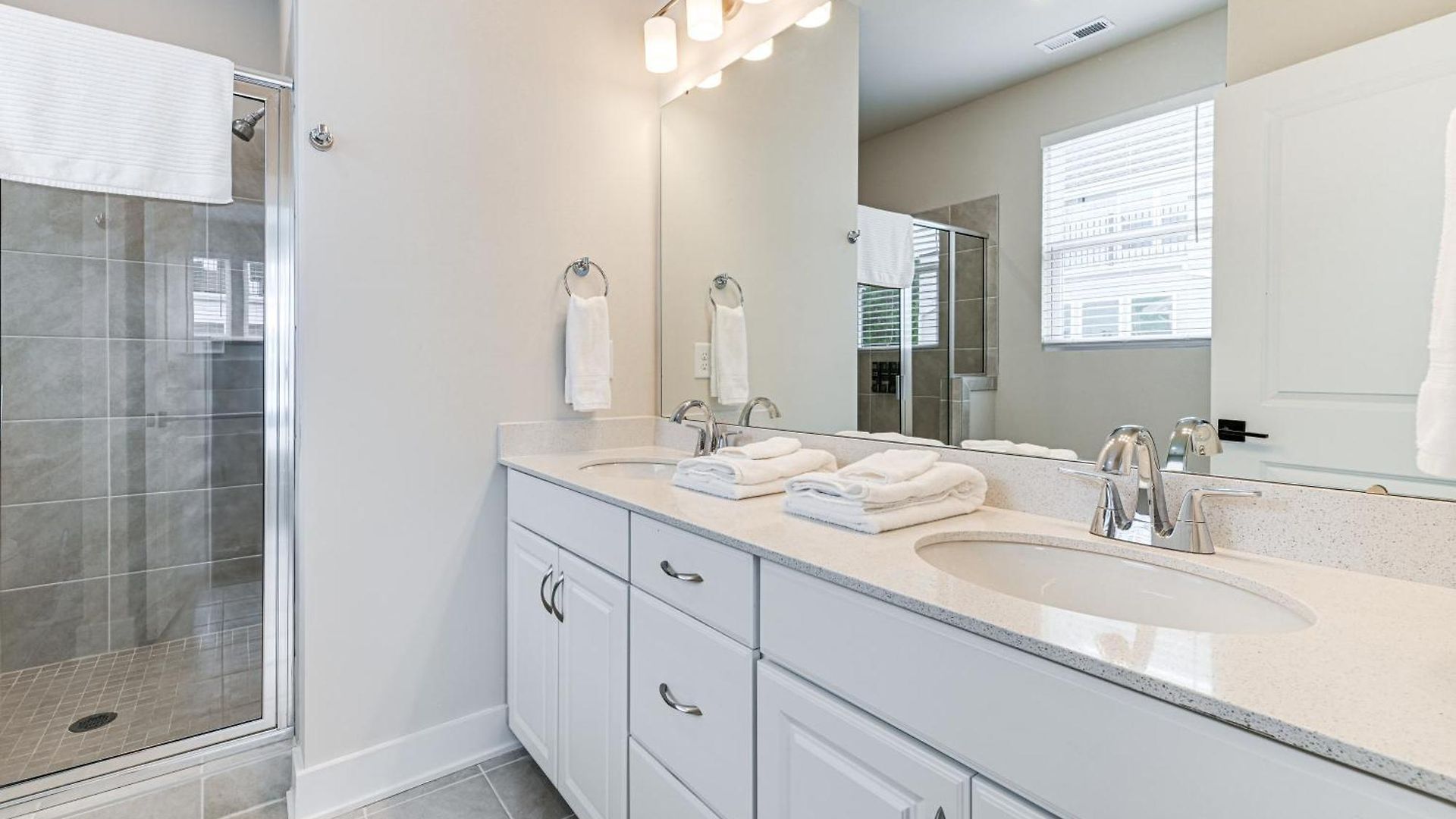 2 Mi To Uptown Charlotte: Townhome W/ Balconies! *