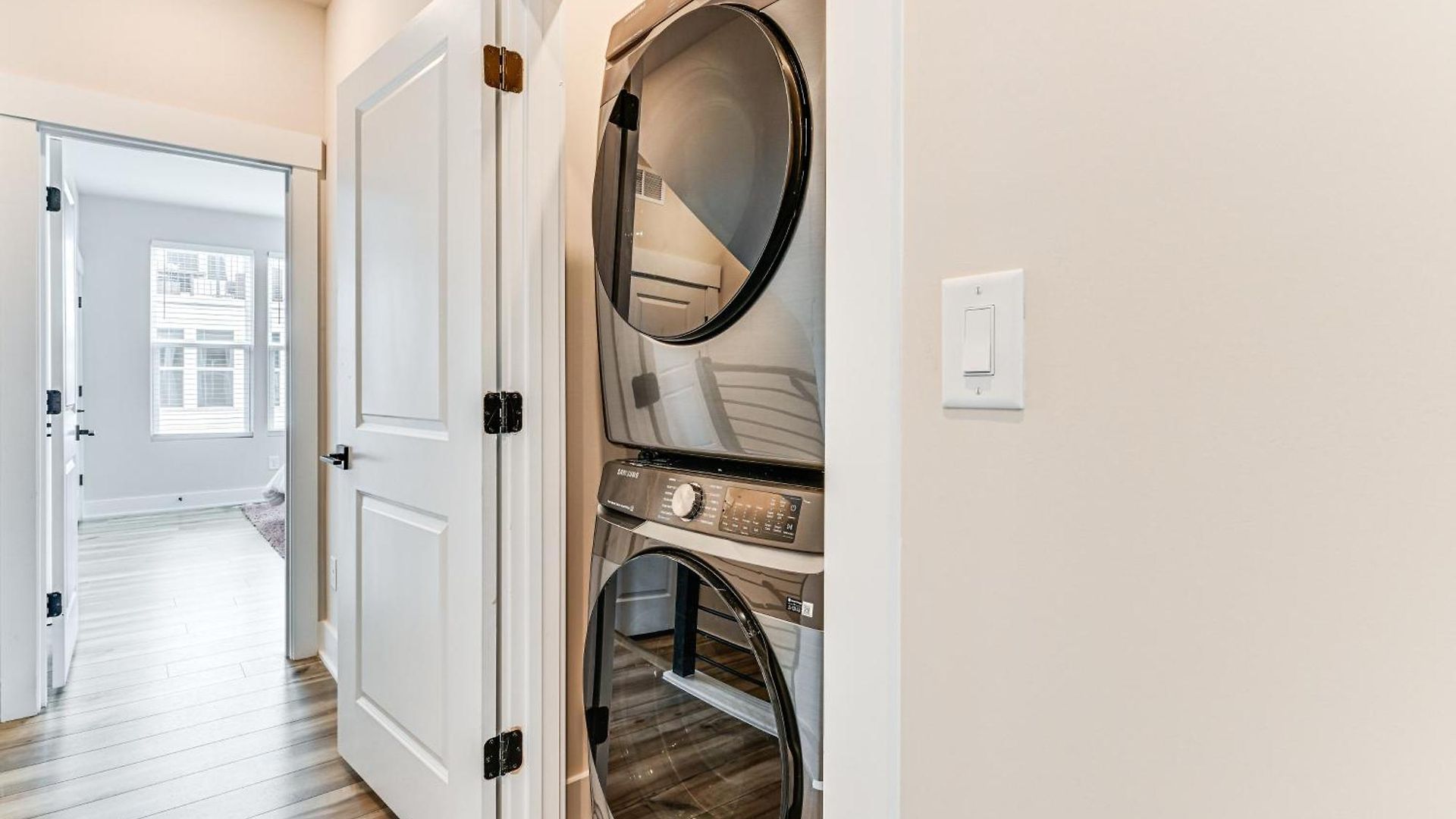 2 Mi To Uptown Charlotte: Townhome W/ Balconies!