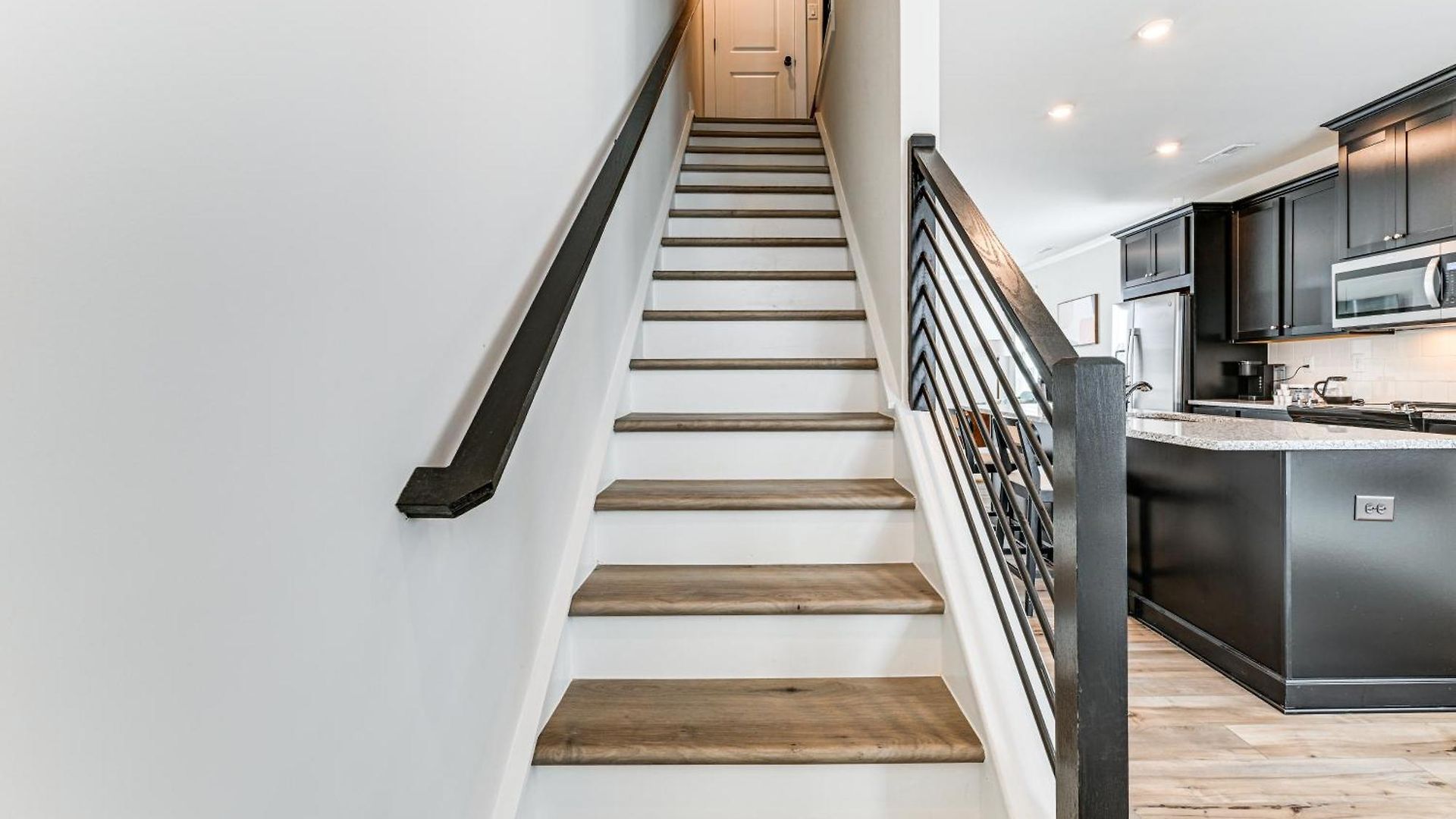 Holiday home 2 Mi To Uptown Charlotte: Townhome W/ Balconies! Charlotte