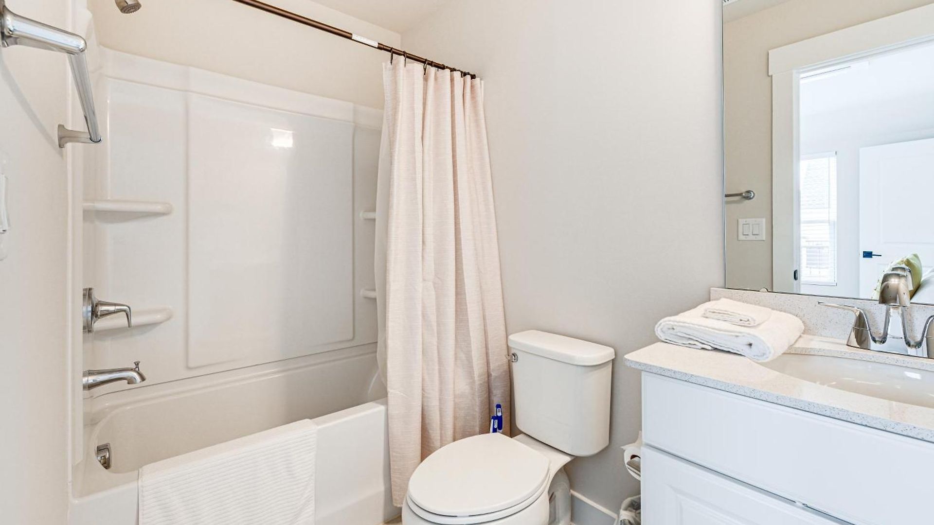 2 Mi To Uptown Charlotte: Townhome W/ Balconies! *