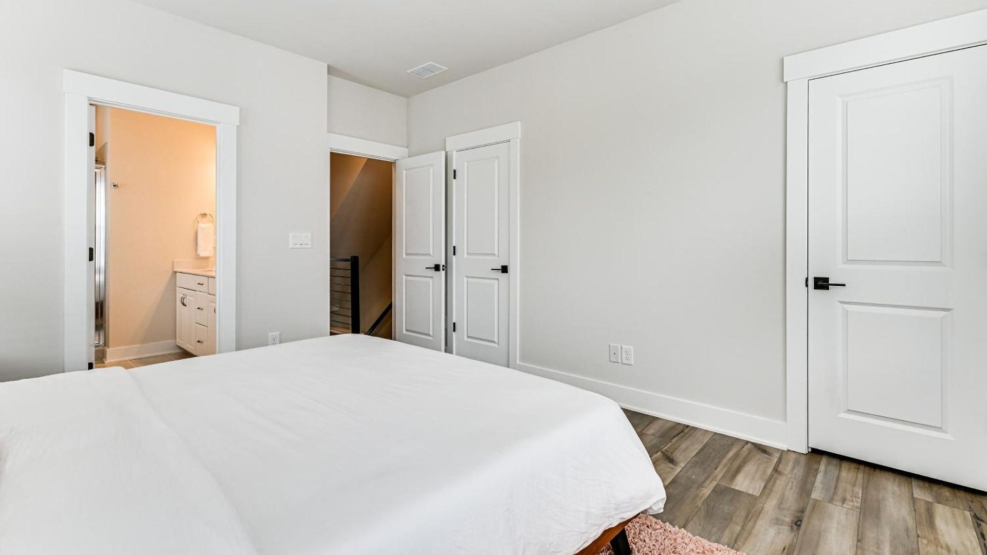 Holiday home 2 Mi To Uptown Charlotte: Townhome W/ Balconies!