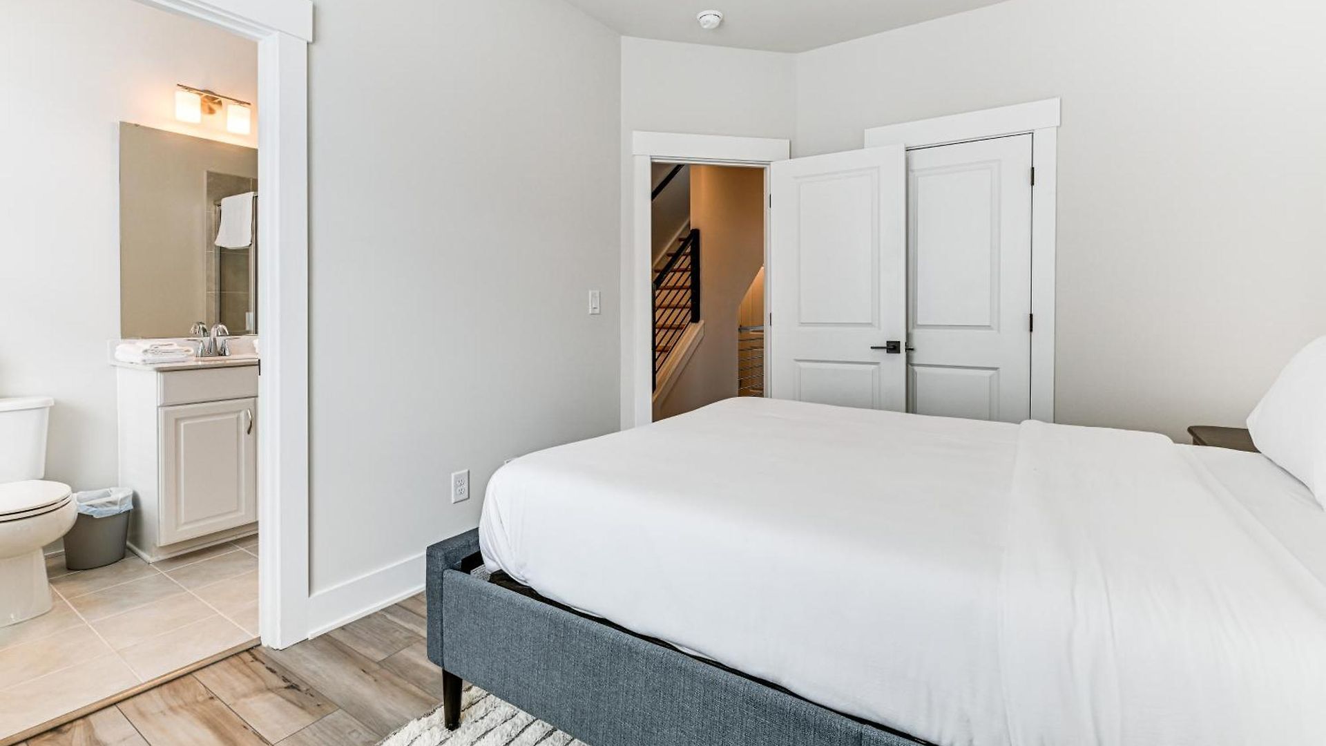 2 Mi To Uptown Charlotte: Townhome W/ Balconies! Holiday home *