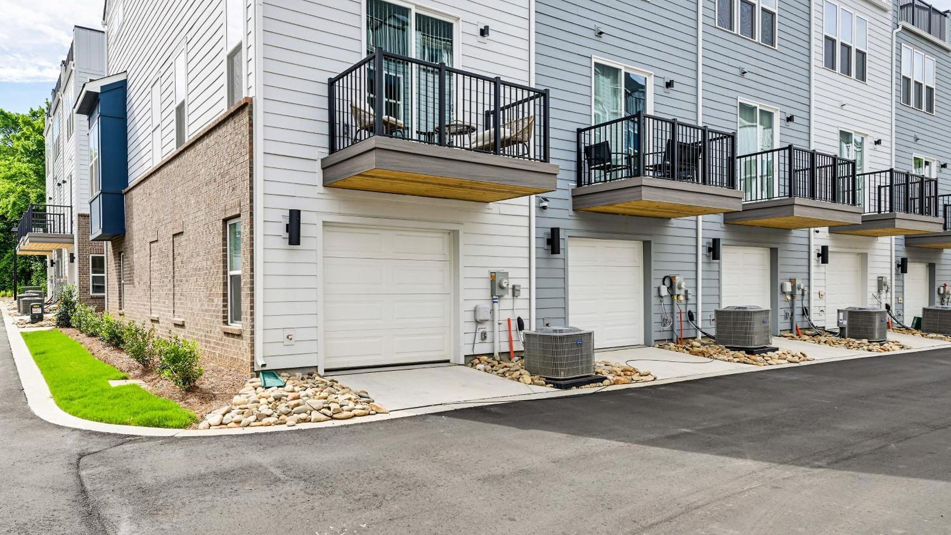 Holiday home 2 Mi To Uptown Charlotte: Townhome W/ Balconies! Charlotte