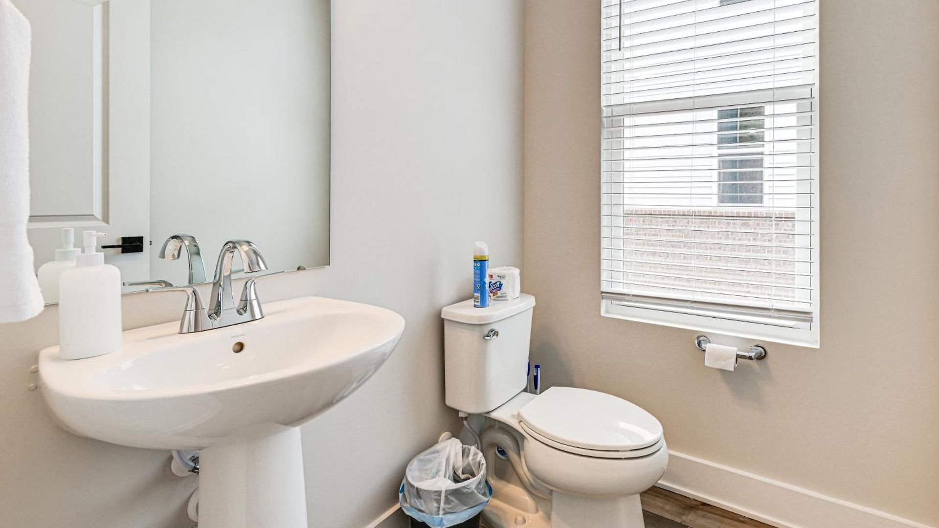 Holiday home 2 Mi To Uptown Charlotte: Townhome W/ Balconies! Charlotte