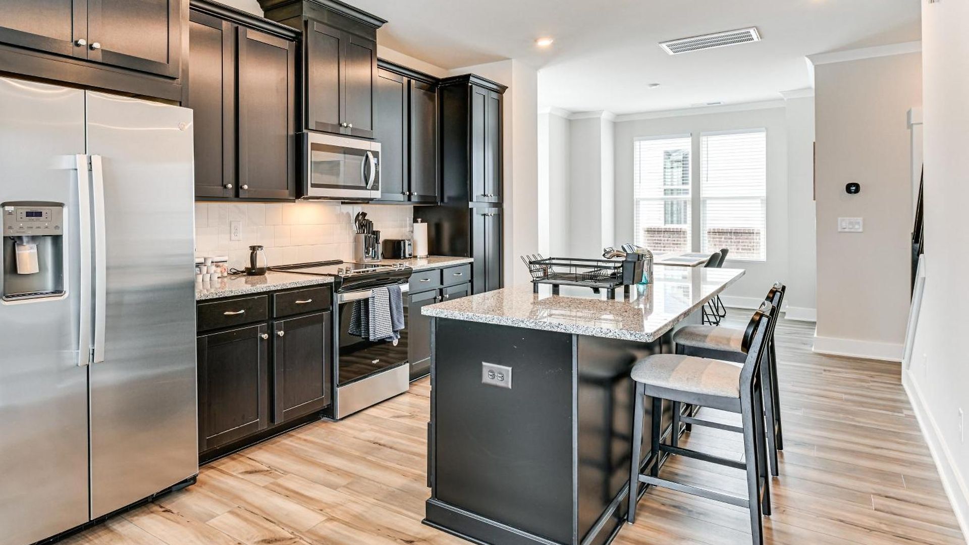 2 Mi To Uptown Charlotte: Townhome W/ Balconies! *