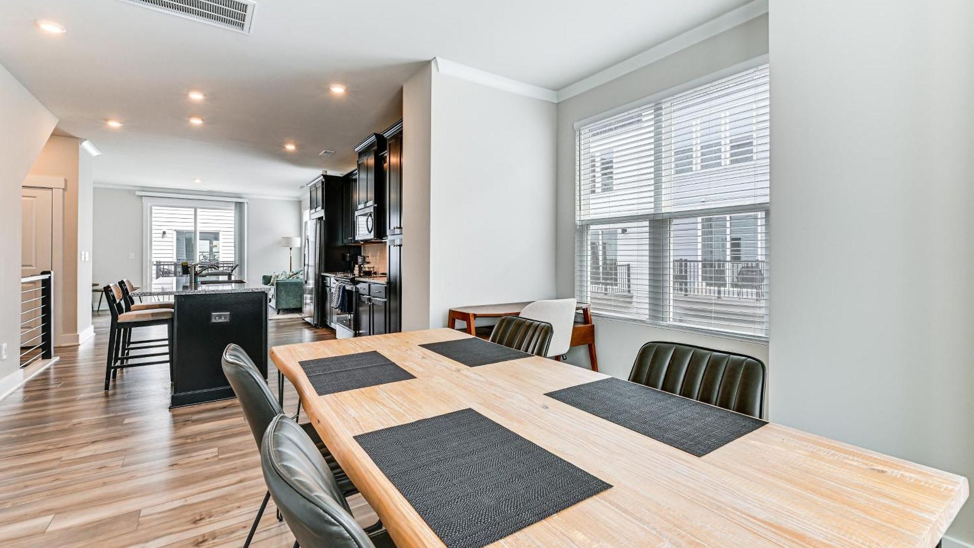 2 Mi To Uptown Charlotte: Townhome W/ Balconies! Holiday home *