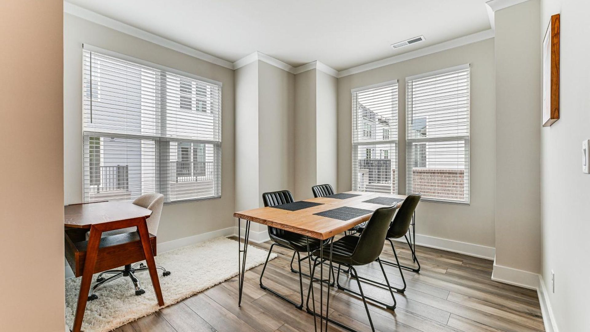 2 Mi To Uptown Charlotte: Townhome W/ Balconies! * Charlotte