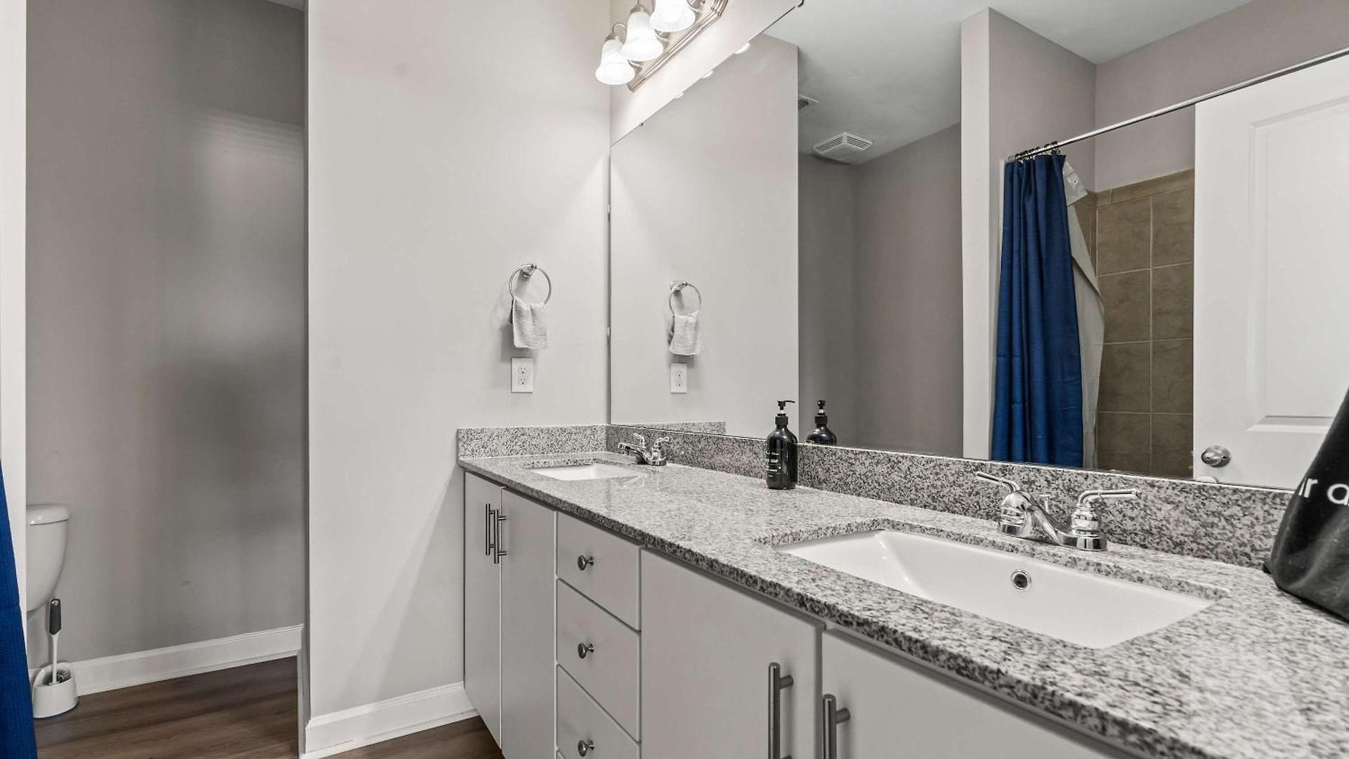 Upscale King 3br Townhouse In Pineville *