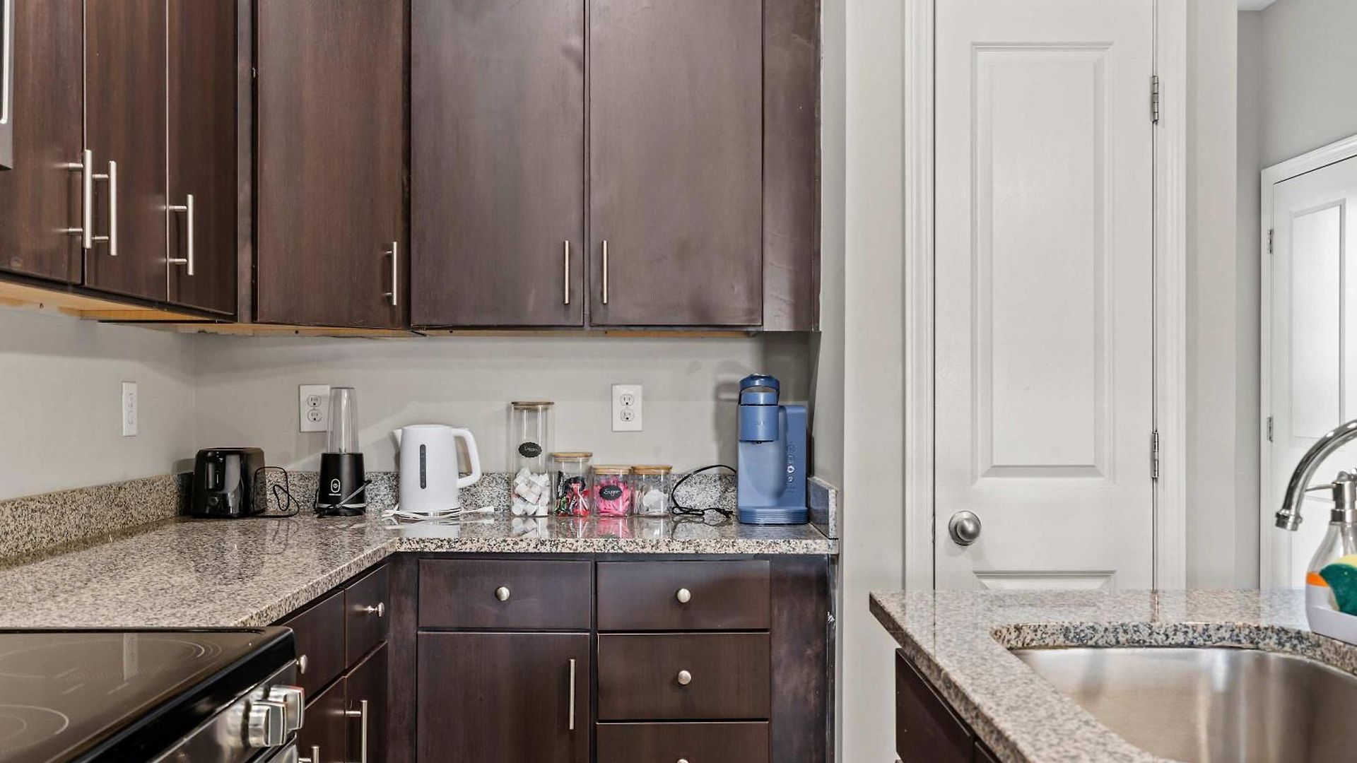 Upscale King 3br Townhouse In Pineville