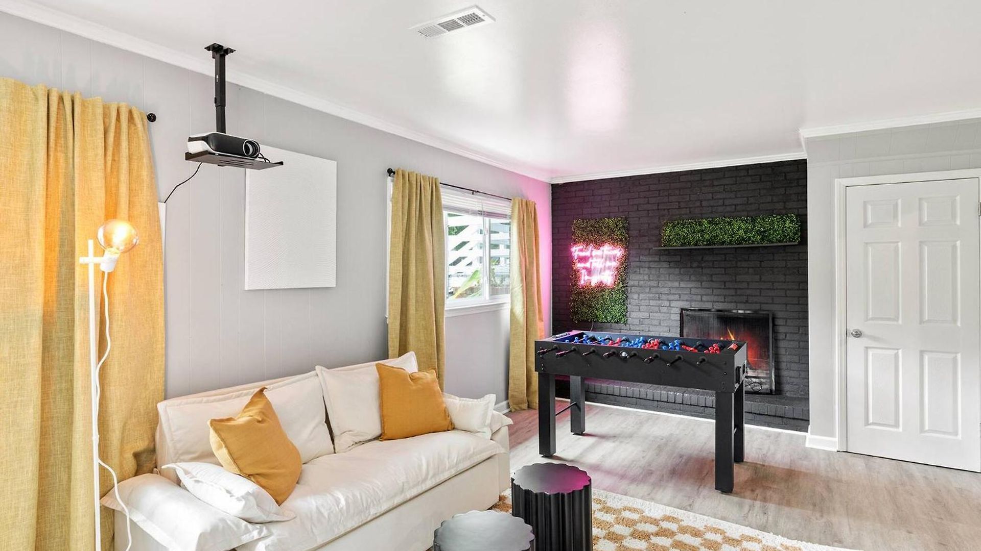 Movie & Arcade Games & Foosball - Cozy 4bd Holiday home *