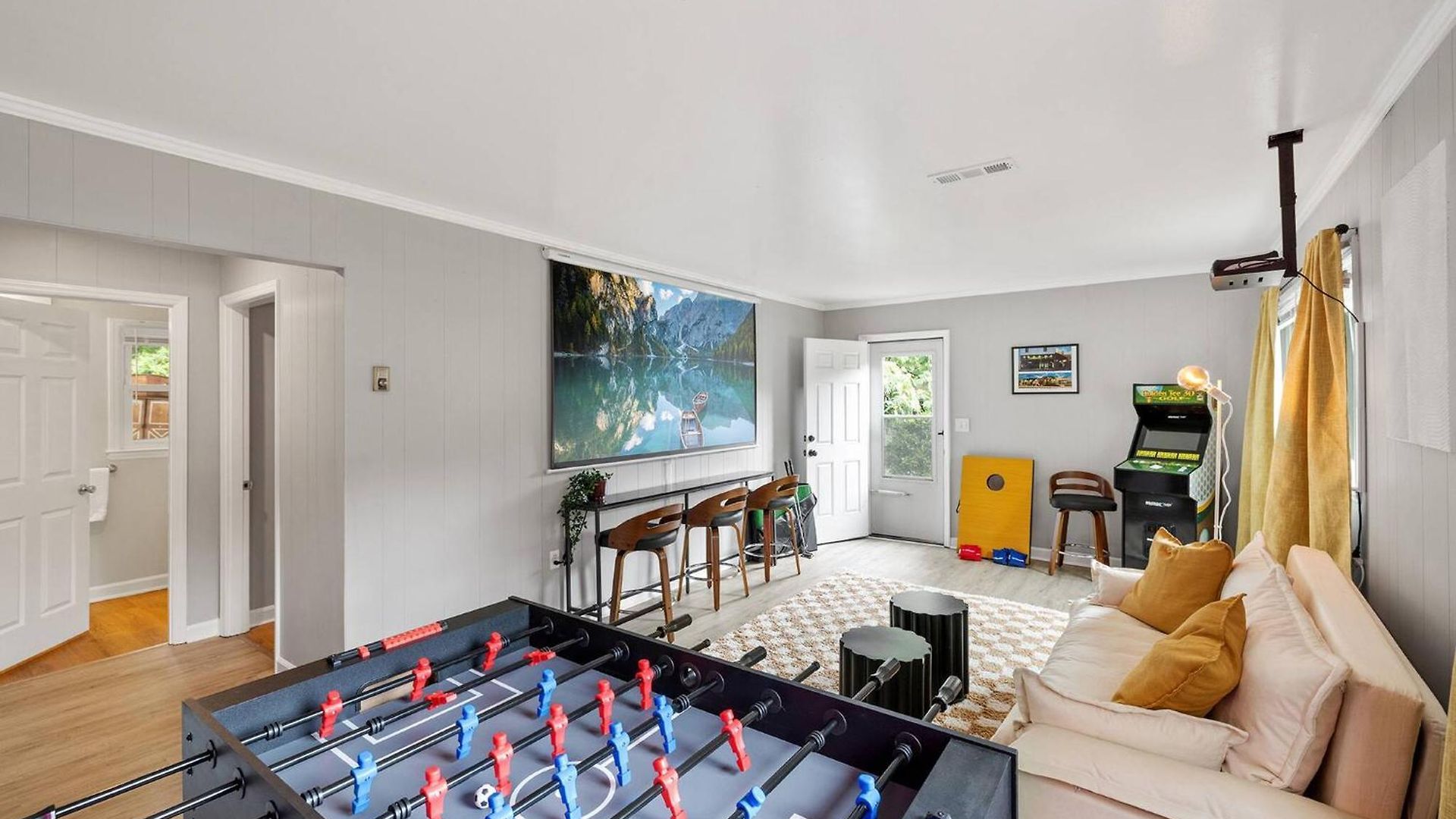 Movie & Arcade Games & Foosball - Cozy 4bd Holiday home *