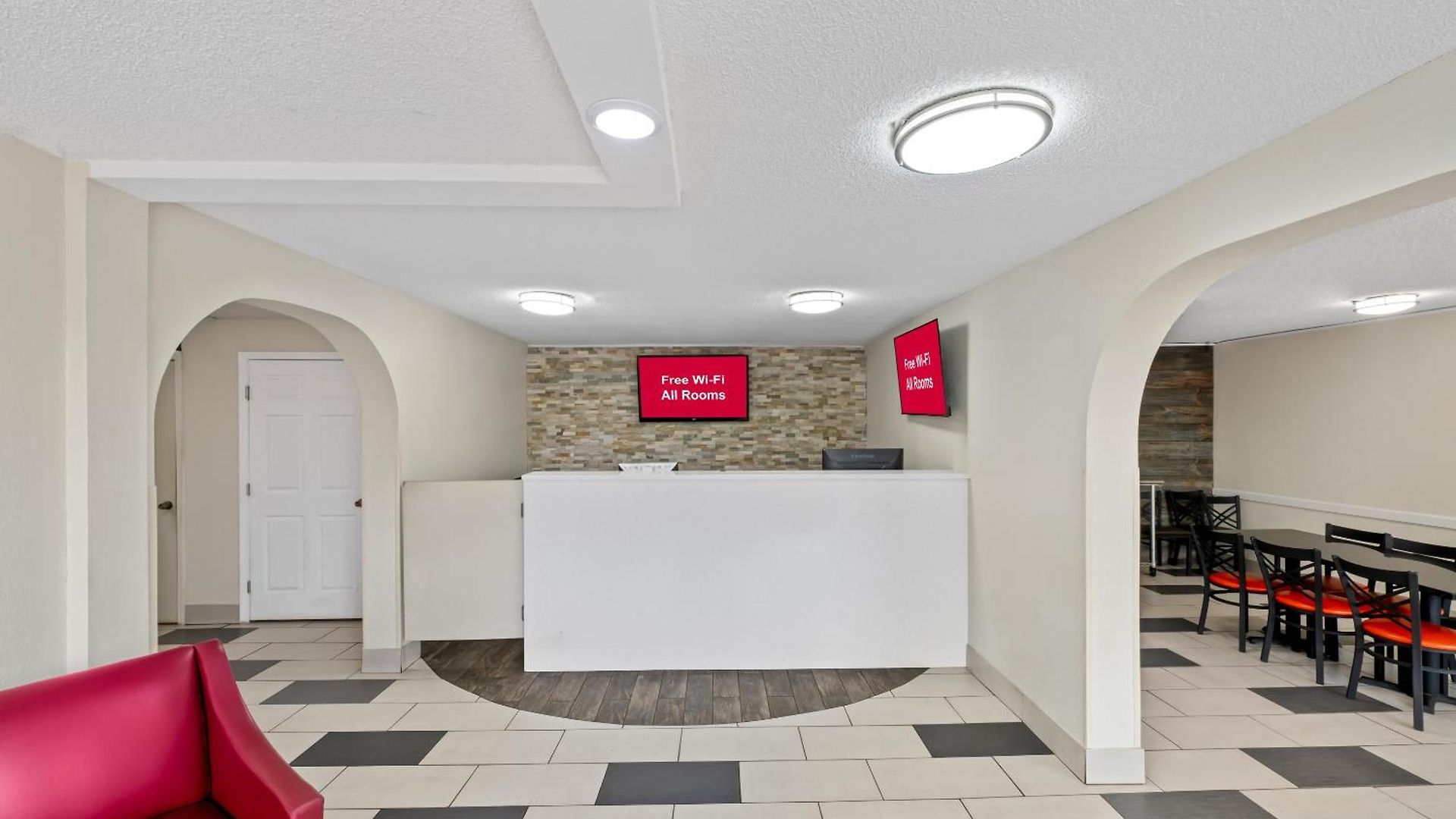 Red Roof - Airport Motel 2*