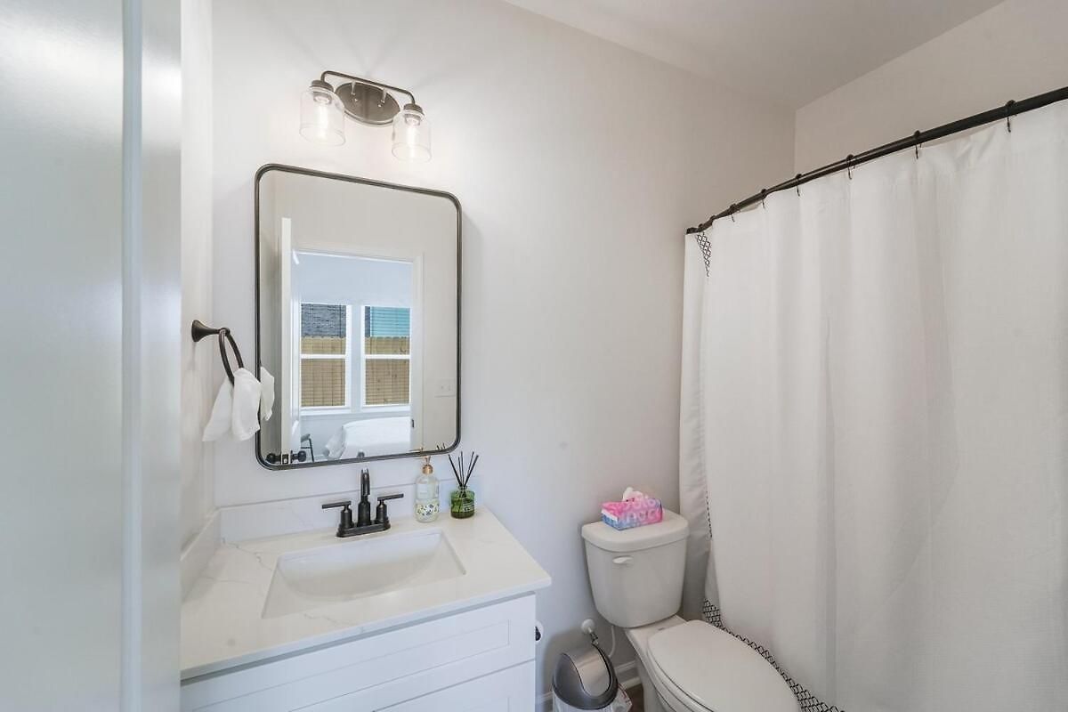 Holiday home Spacious New 3br Near Uptown - Private Baths - Peaceful *