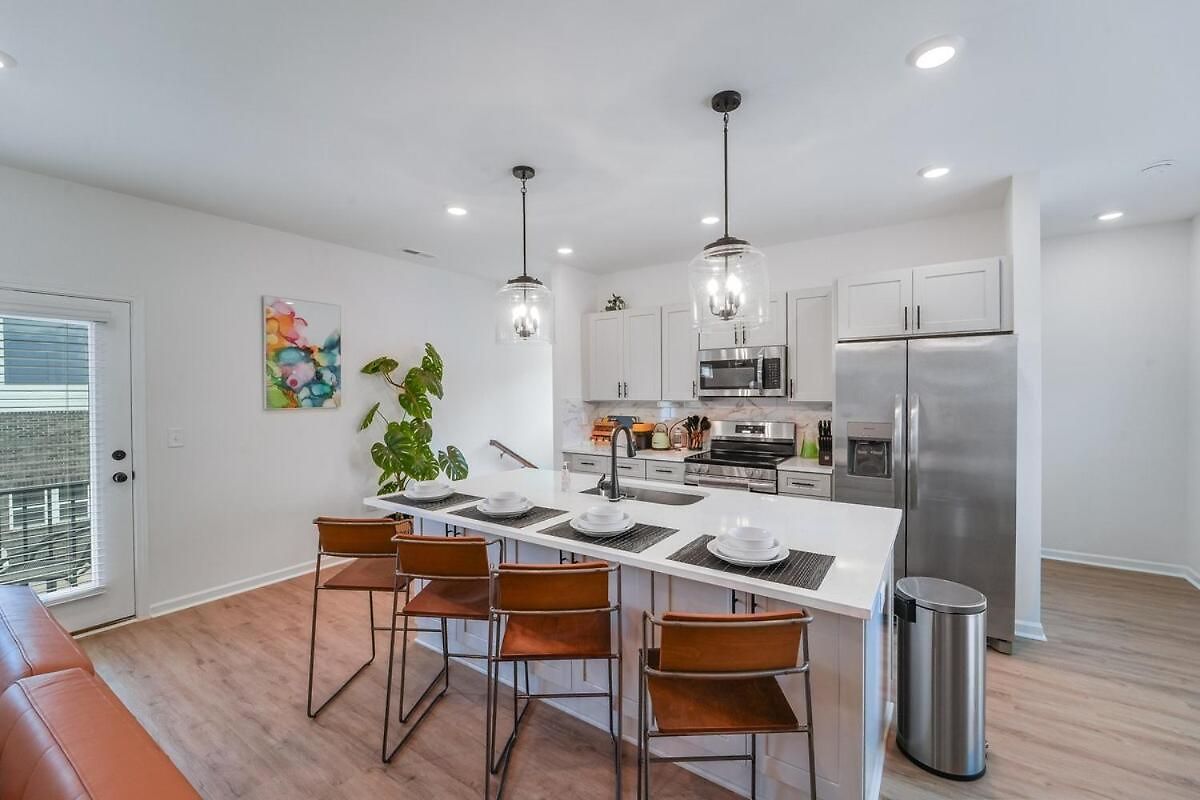 Spacious New 3br Near Uptown - Private Baths - Peaceful * Charlotte