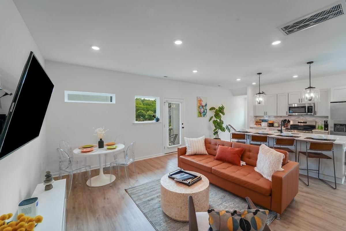Spacious New 3br Near Uptown - Private Baths - Peaceful