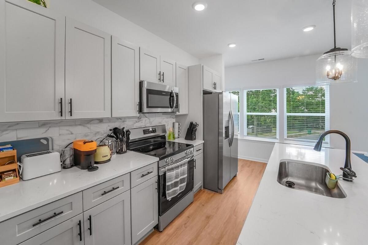 Holiday home Spacious New 3br Near Uptown - Private Baths - Peaceful