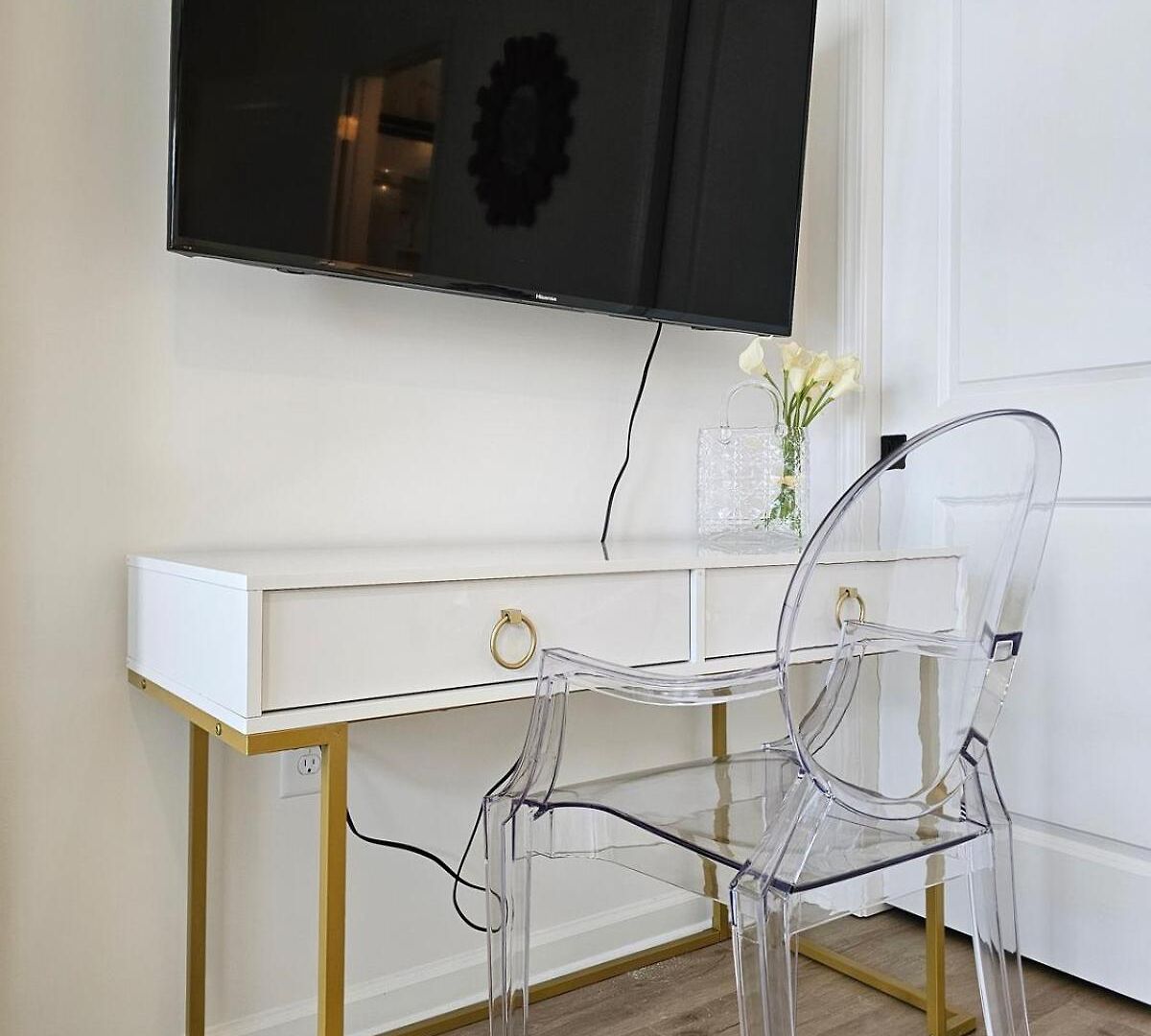 Spacious New 3br Near Uptown - Private Baths - Peaceful