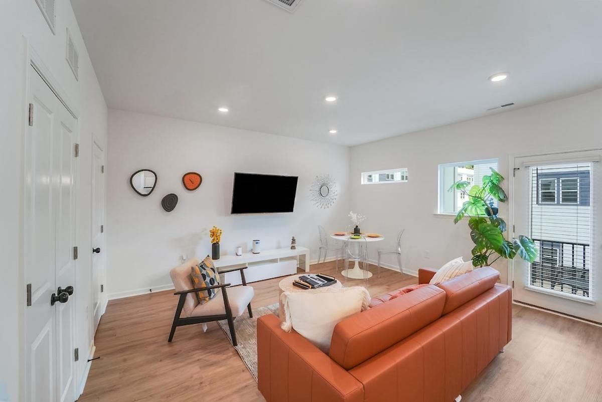 Holiday home Spacious New 3br Near Uptown - Private Baths - Peaceful