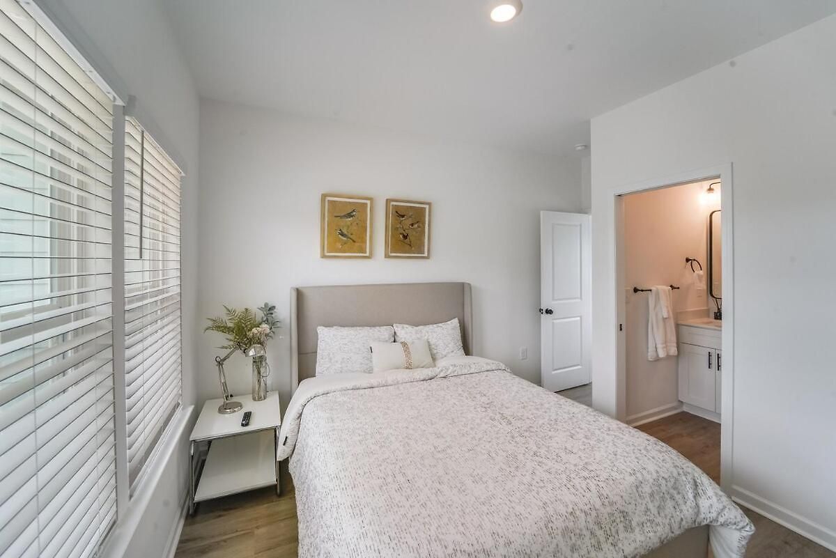 Spacious New 3br Near Uptown - Private Baths - Peaceful Charlotte