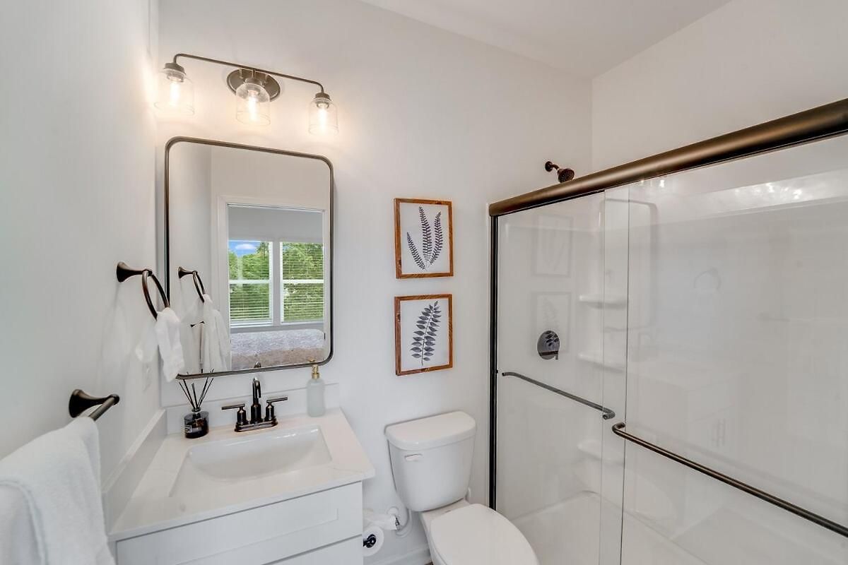 Holiday home Spacious New 3br Near Uptown - Private Baths - Peaceful *