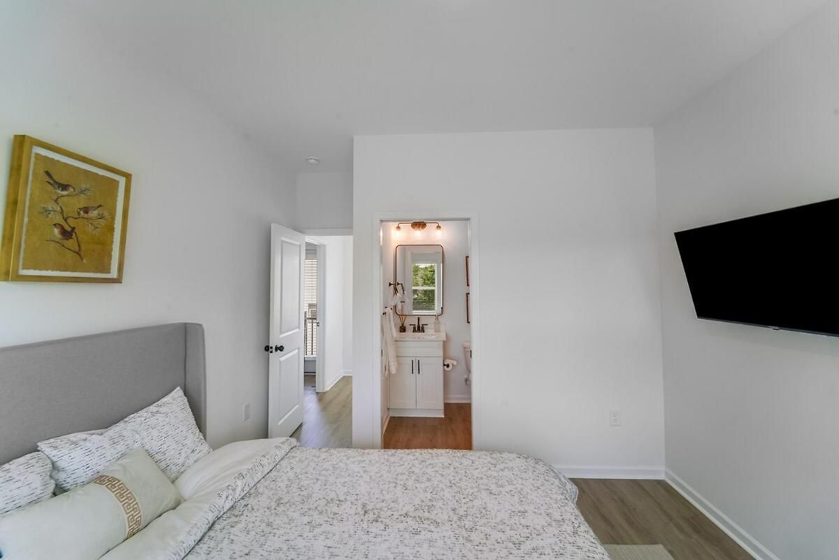 Holiday home Spacious New 3br Near Uptown - Private Baths - Peaceful Charlotte