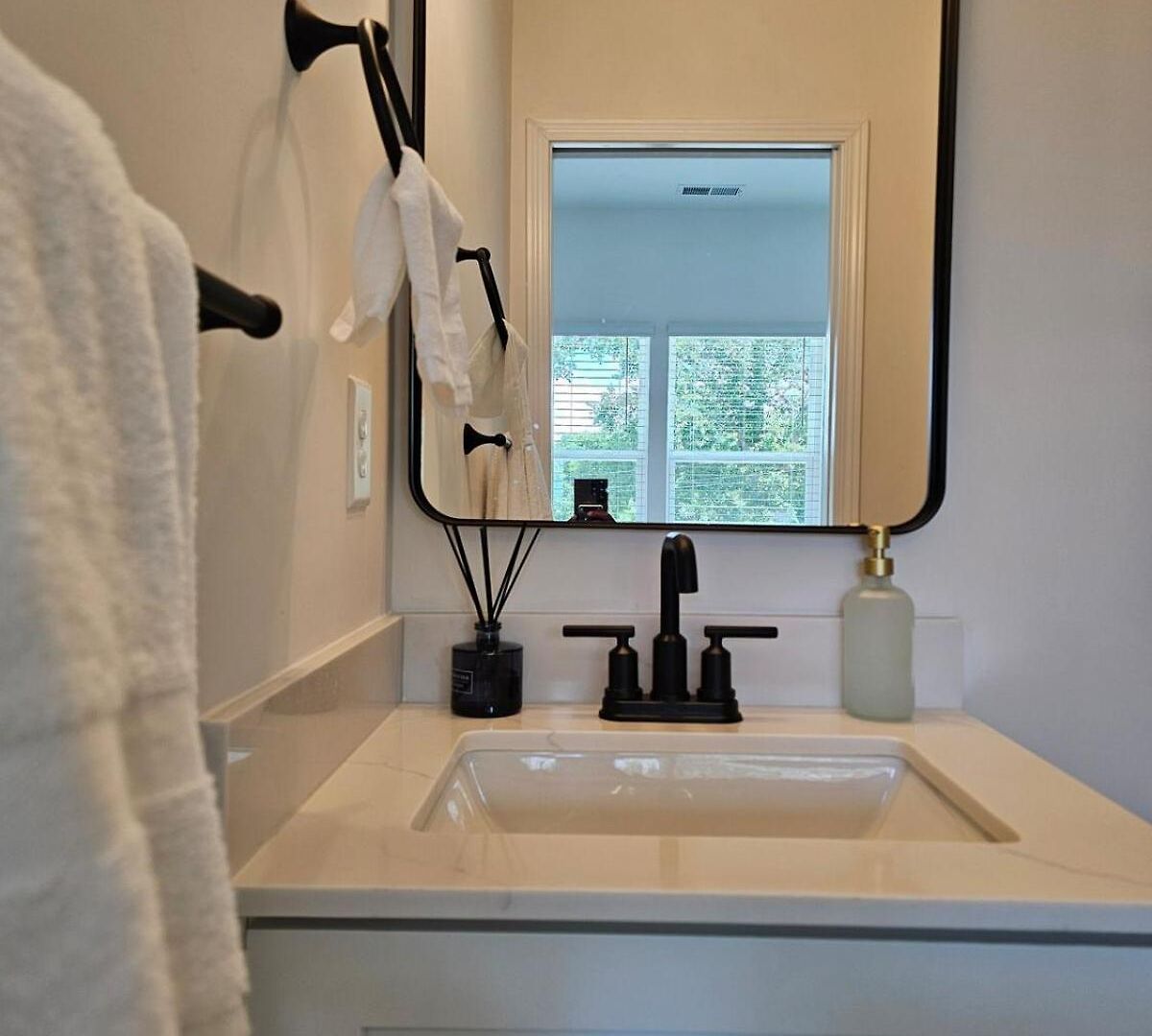 Spacious New 3br Near Uptown - Private Baths - Peaceful * Charlotte