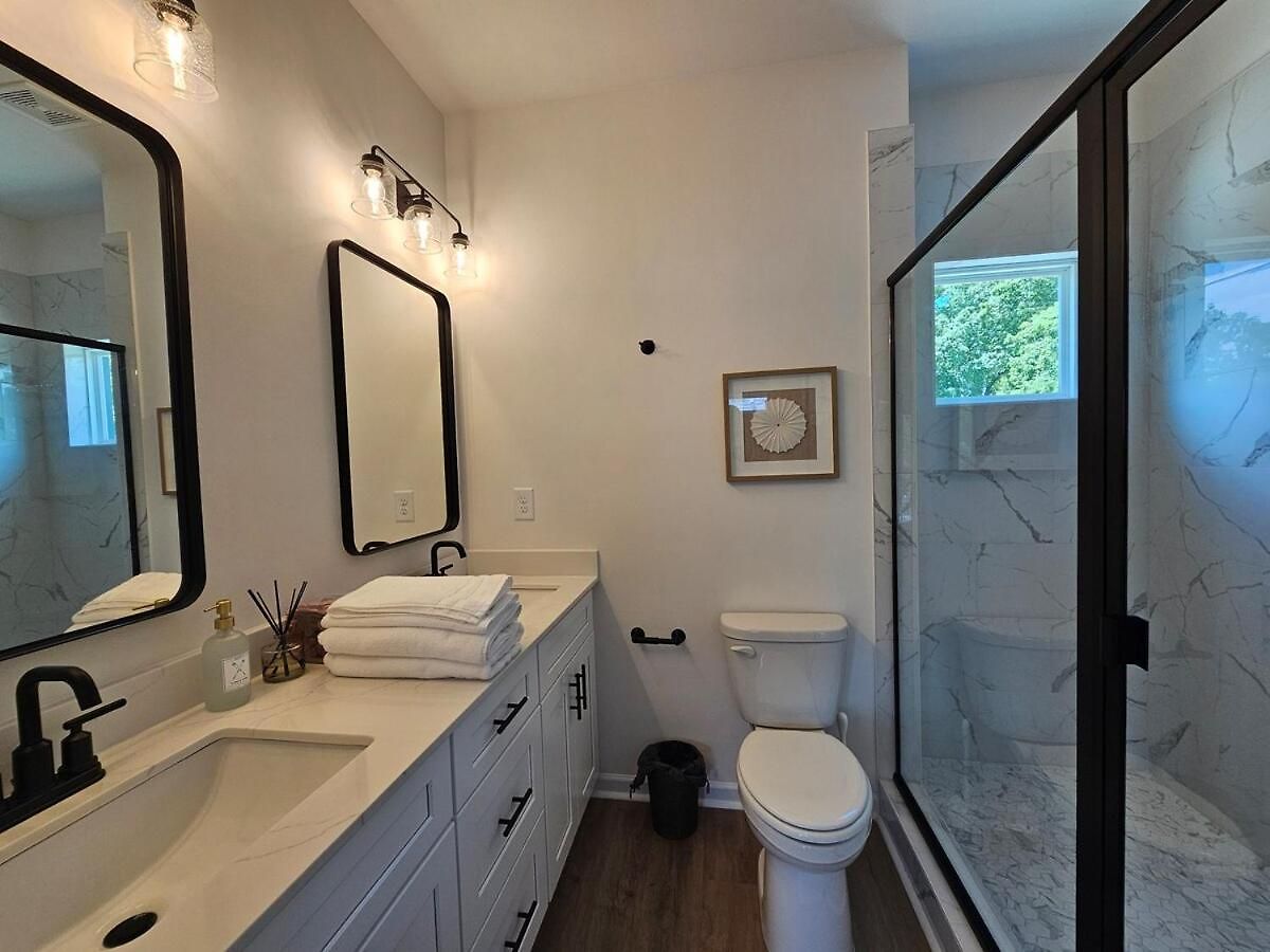 Holiday home Spacious New 3br Near Uptown - Private Baths - Peaceful Charlotte