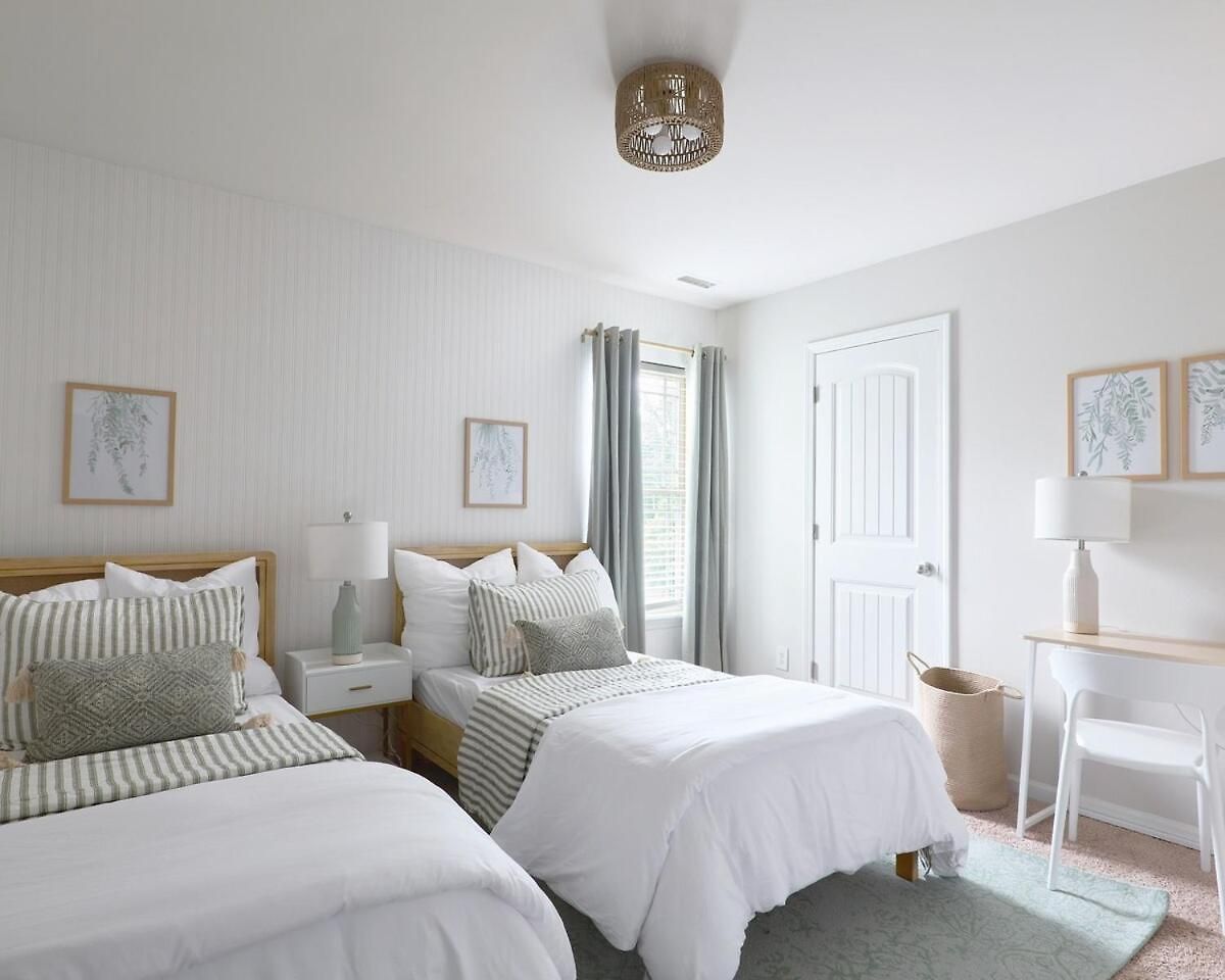 Palm House Luxury Retreat For Families And Corporate Charlotte