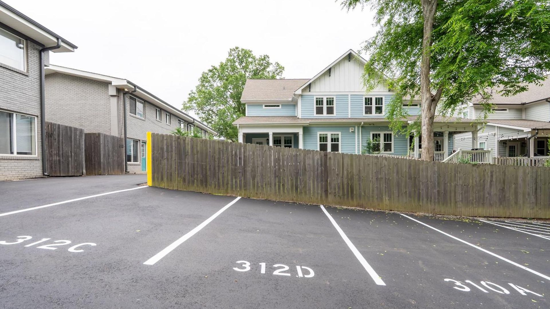Modern 2br Big Feel | Pets+, Parking+ *