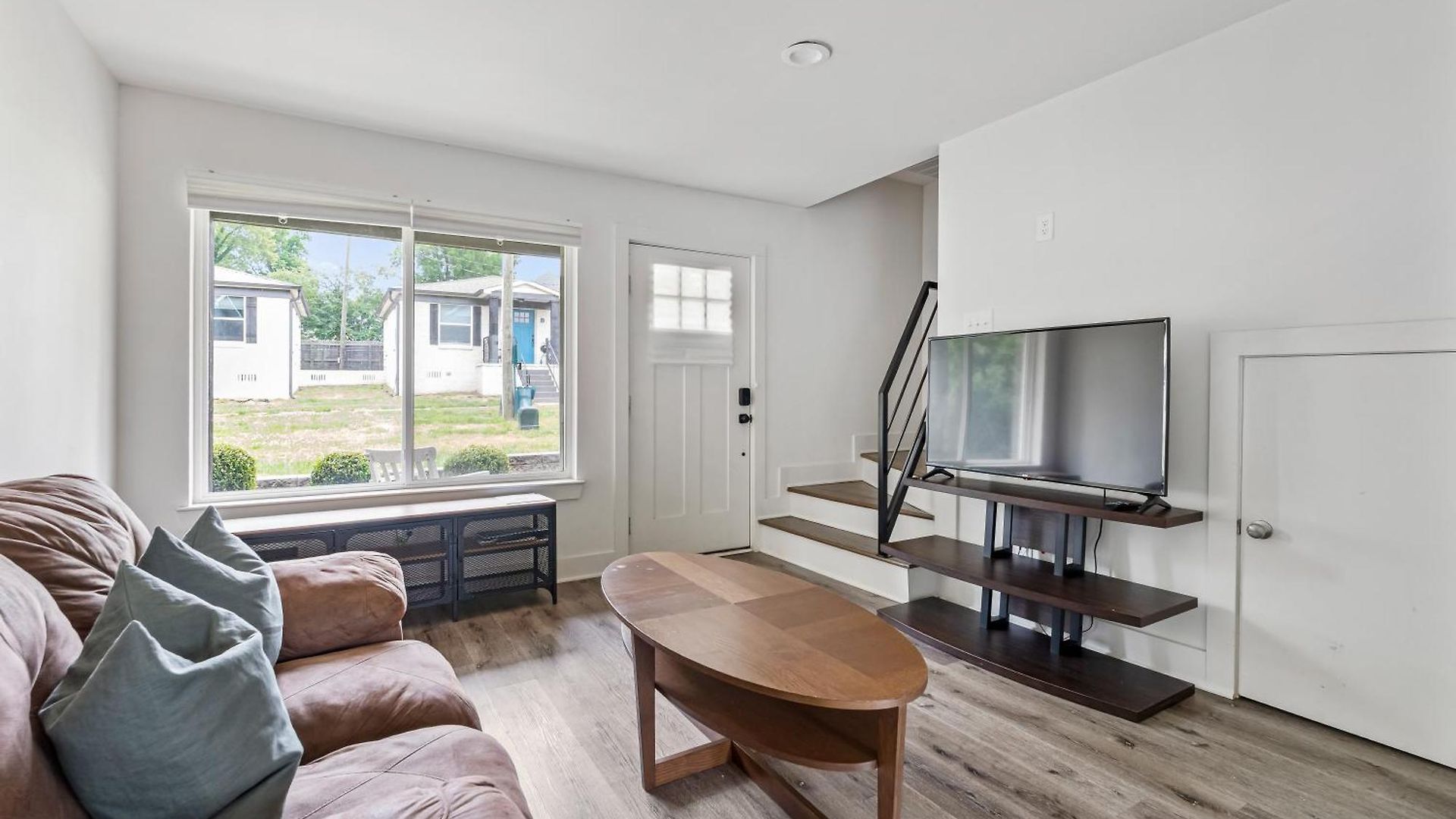 Apartment Modern 2br Big Feel | Pets+, Parking+