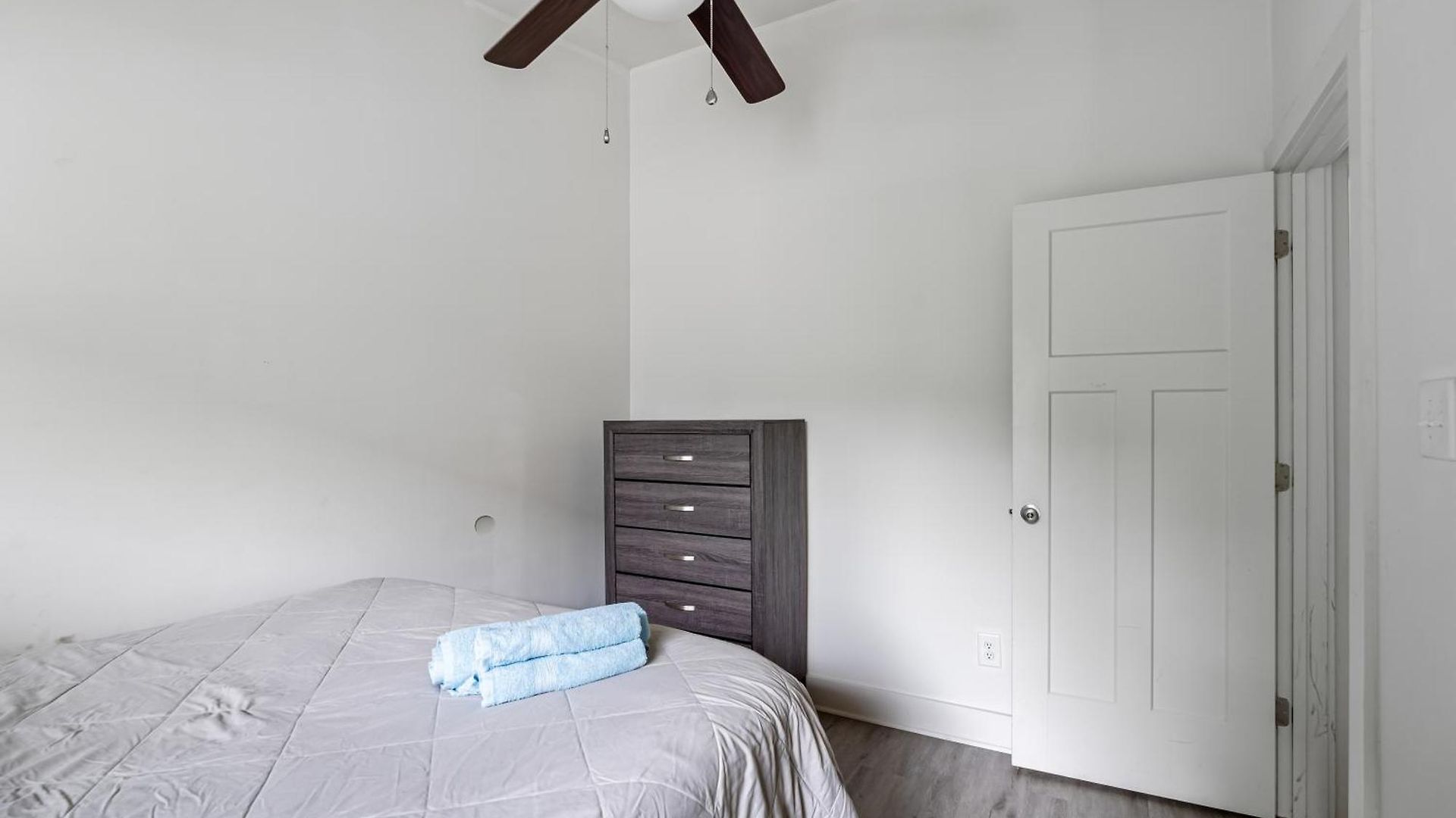Modern 2br Big Feel | Pets+, Parking+ Apartment Charlotte