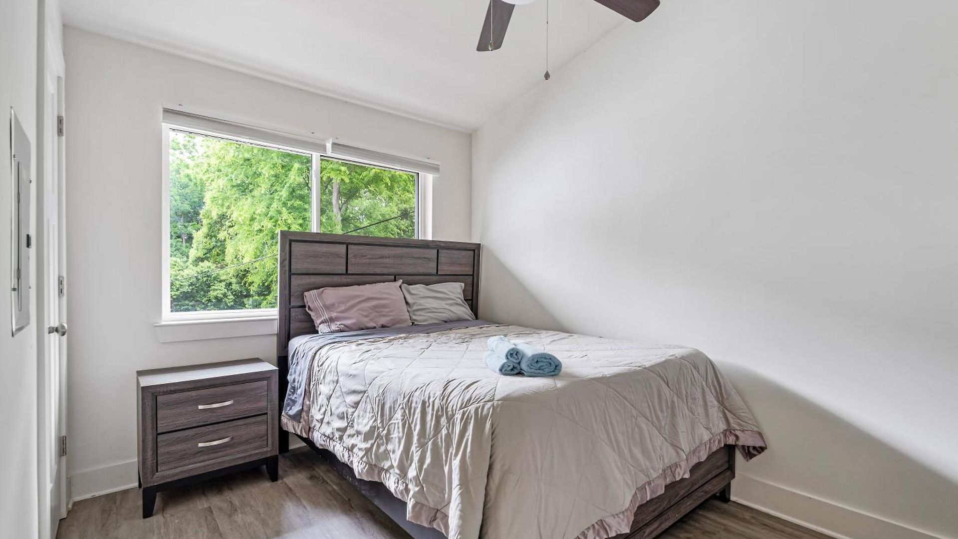 Modern 2br Big Feel | Pets+, Parking+ Apartment