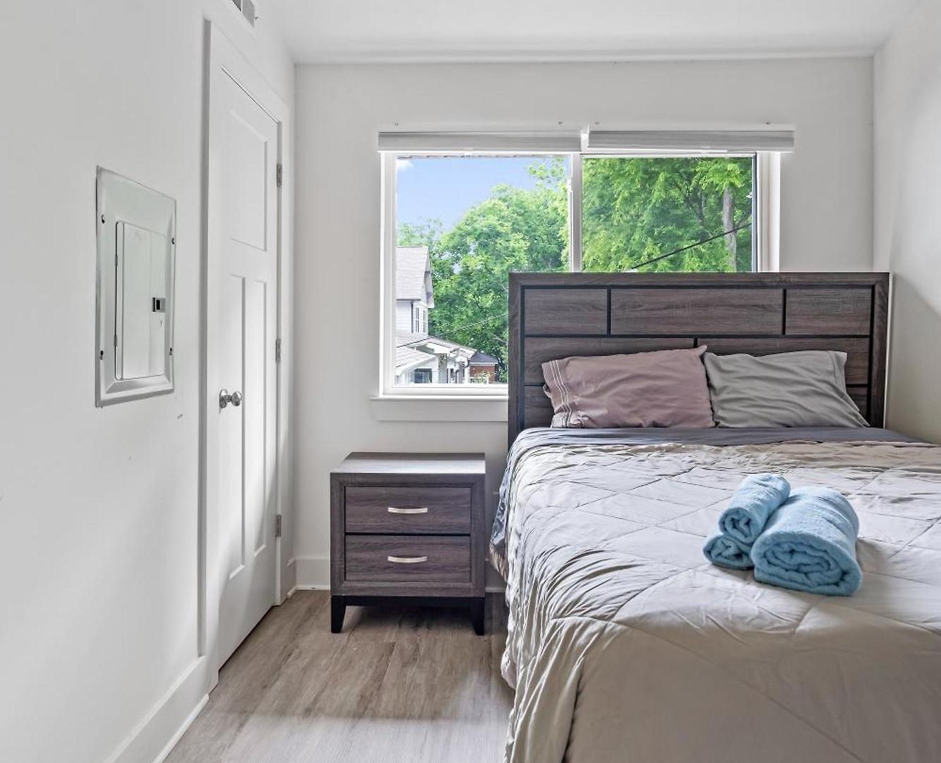Modern 2br Big Feel | Pets+, Parking+ Apartment *